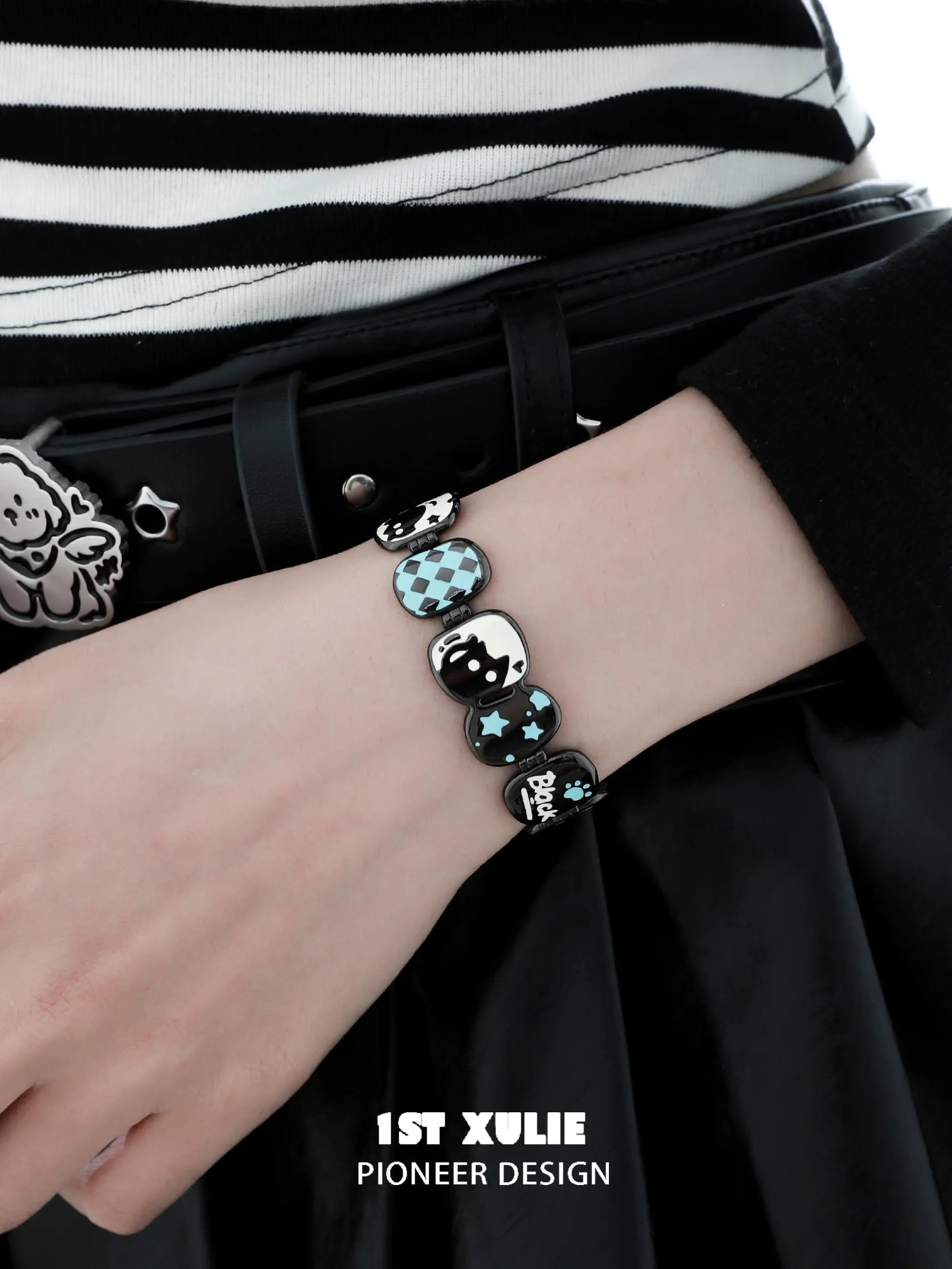 Ghosts Black Cat 18K Gold Plated Playful Cat Bangle™ - Elegant Jewelry Gift for Women, Halloween Accessory, Party Wear & Everyday Fashion
