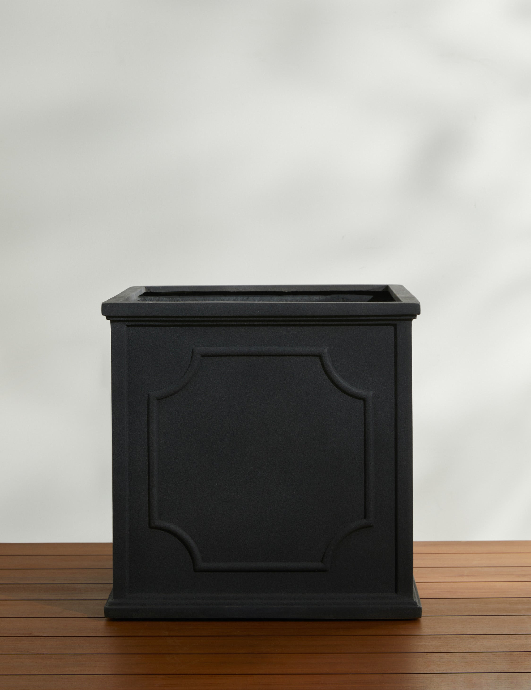 Campania International Cumberland Planter - Elegant Outdoor Garden Planter for Flowers, Plants & Herbs | Perfect for Patio, Deck & Garden Decor