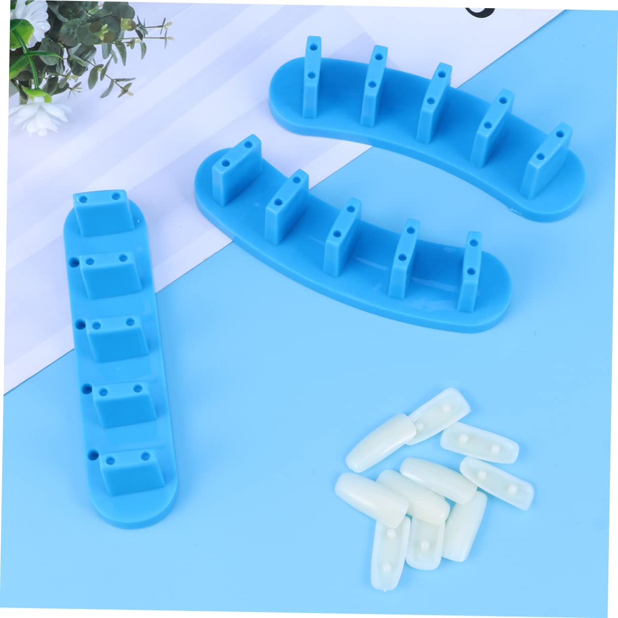 FRCOLOR Nail Stand Display - 3-Piece Plastic Nail Tip Training Rack Set for Nail Art Practice & Salon Display | Perfect for Nail Technicians, Students & DIY Manicures at Home