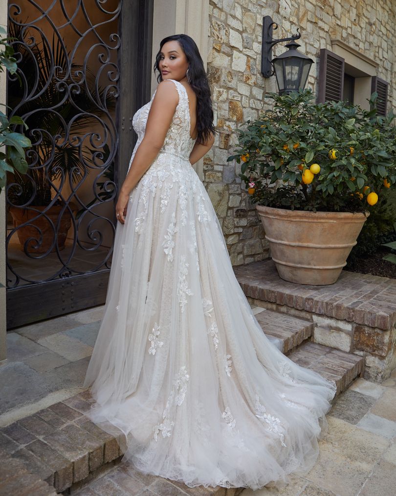 Casablanca Lucy 2445 Elegant Evening Gown for Women - Formal Dresses for Prom, Wedding & Special Occasions