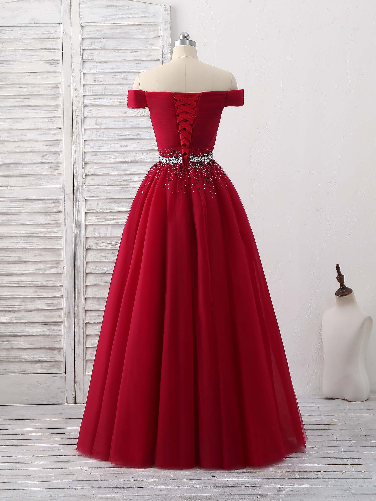 Elegant Burgundy Tulle Sweetheart Neckline Long Prom Dress for Women - Formal Evening Gown for Homecoming, Wedding Guest, and Special Occasions
