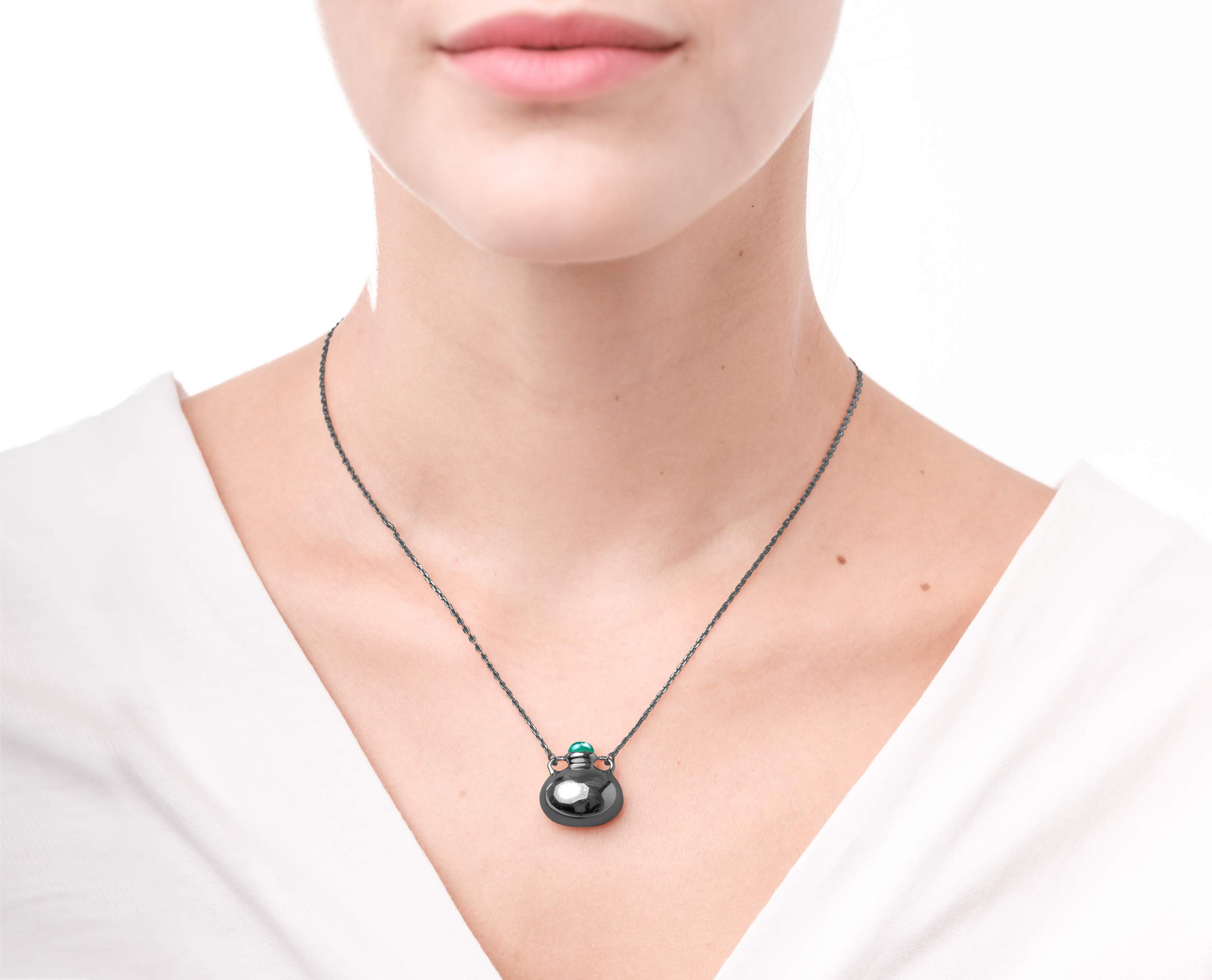Personalized Engraved Emerald Green Onyx Necklace with Black Silver Amphora Pendant - Elegant Jewelry Gift for Women, Perfect for Weddings, Anniversaries & Special Occasions
