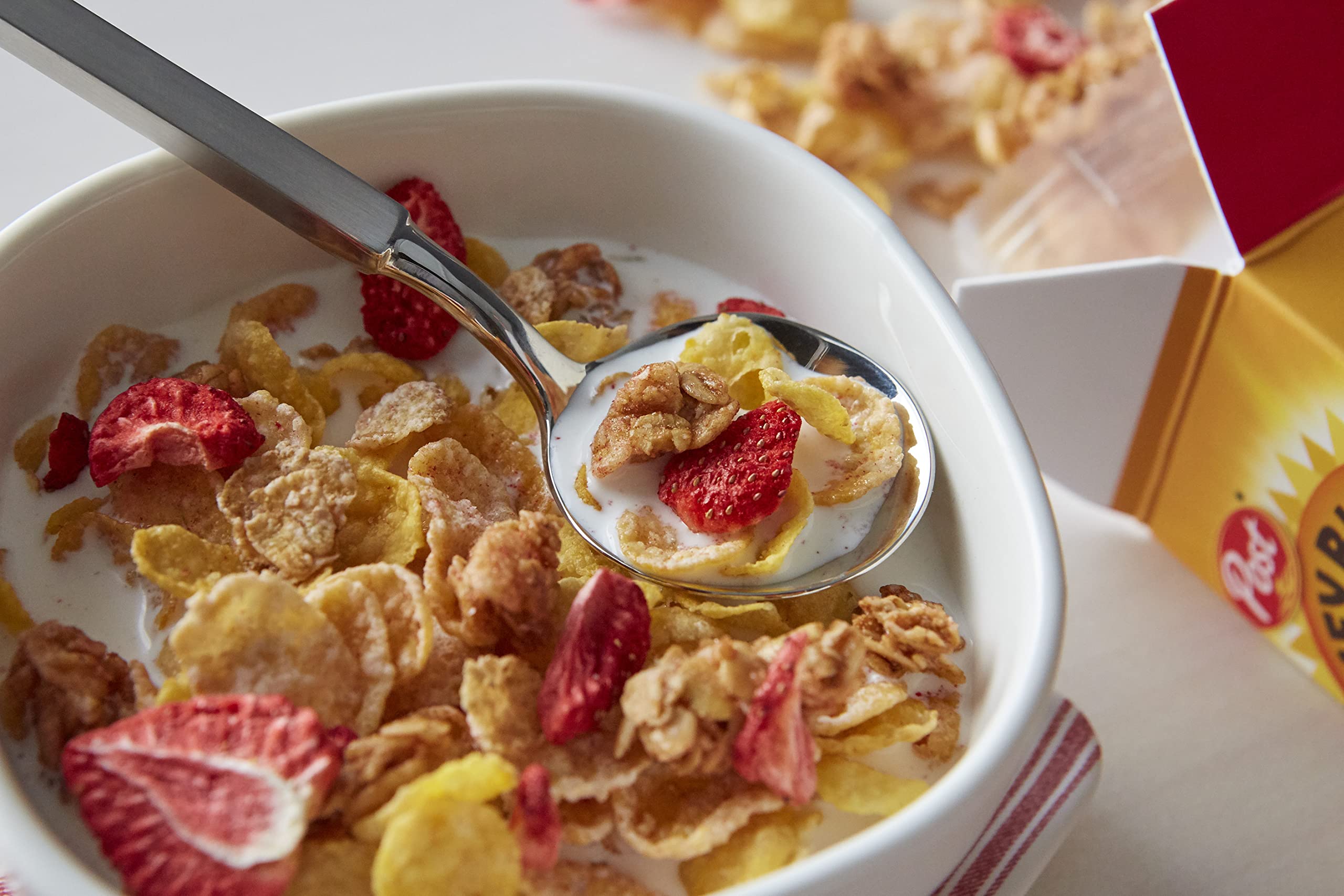 Honey Bunches of Oats with Strawberries Breakfast Cereal - Crunchy Honey Oats & Real Strawberry Flakes, 11 oz Box - Perfect for Family Breakfast & Healthy Snacking