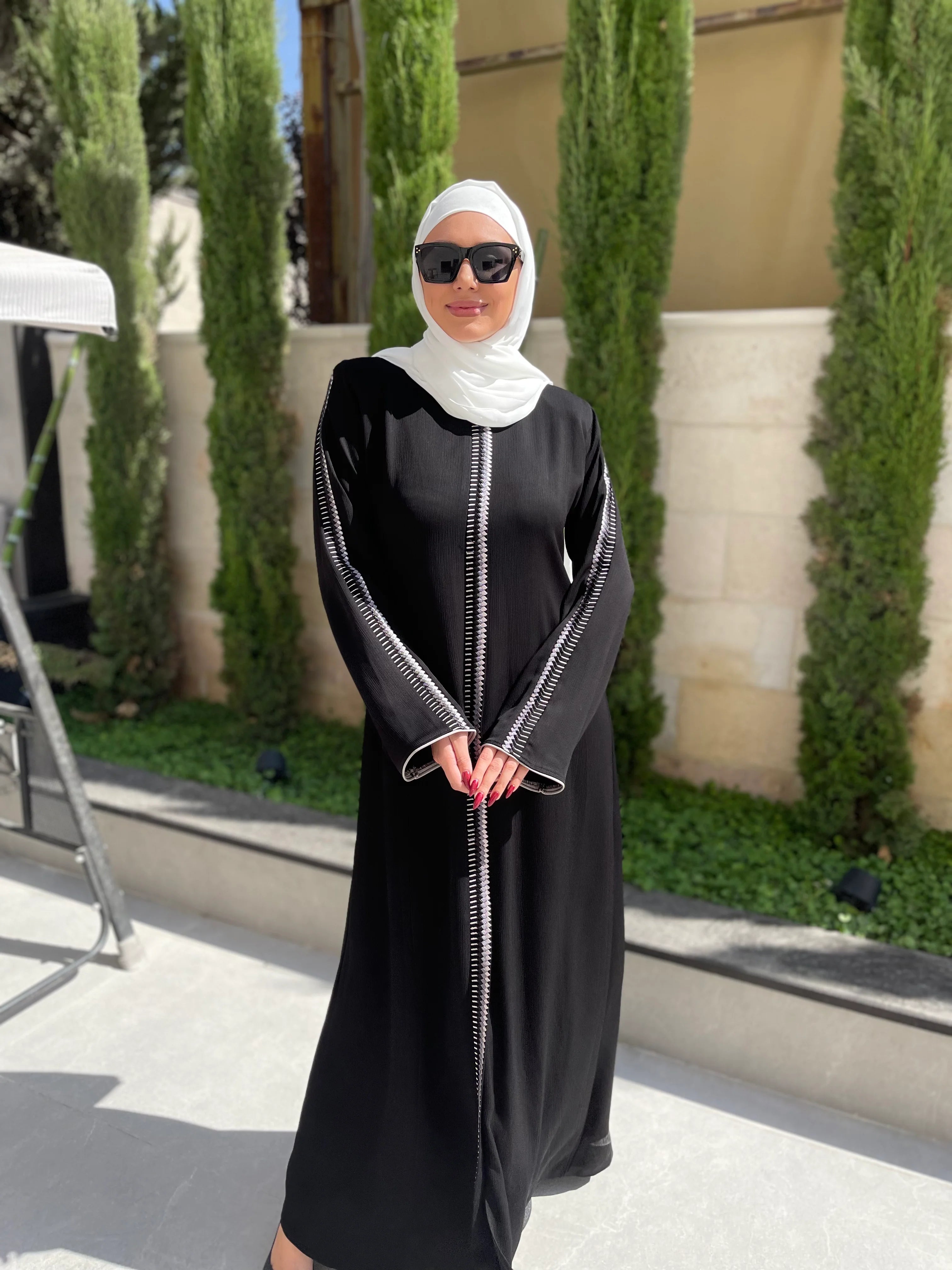 Elegant Embroidered Abaya with Front Zipper Closure - Perfect for Modest Fashion, Prayer, and Special Occasions