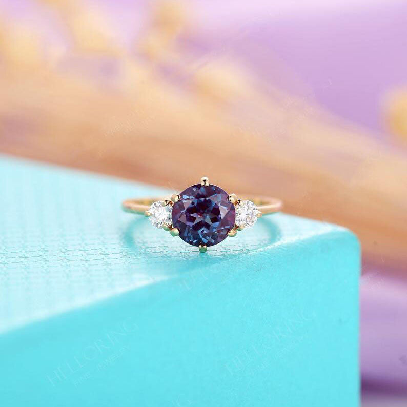 Vintage 7mm Round Alexandrite & Moissanite Three Stone Engagement Ring - 6 Prong Setting for Weddings, Anniversaries & Special Occasions
