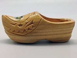 Handmade Wooden Shoe Napkin Rings - Elegant Carved Trim for Formal Dining & Holiday Table Decor