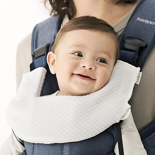 BabyBjorn Baby Carrier Bib for Harmony - Natural White | Soft & Absorbent Drool Bib for Infants | Perfect for Feeding, Outings & Daily Use