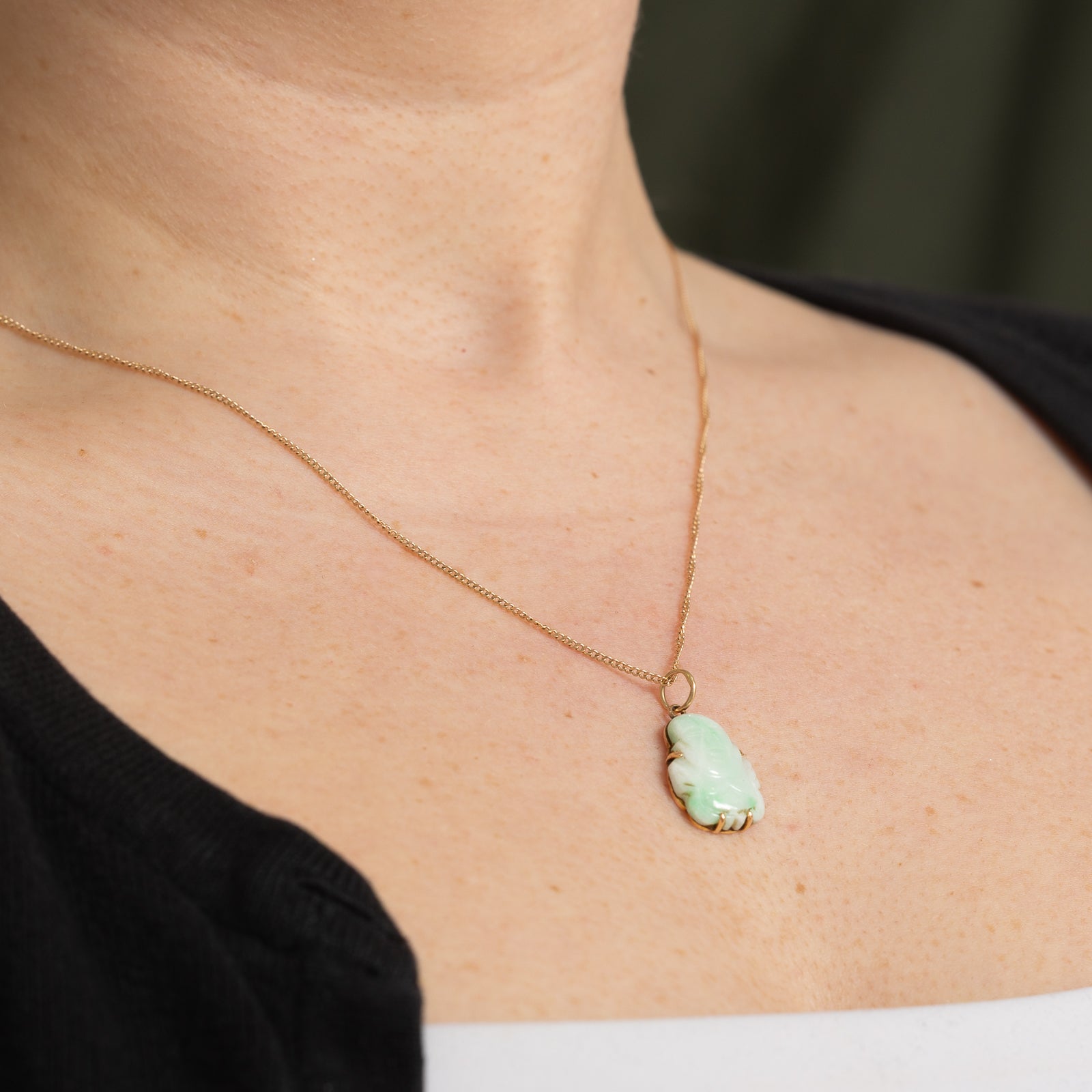 Exquisite 8.50ct Carved Jadeite Pendant Necklace - Natural Green Jade Jewelry for Women - Perfect for Elegant Occasions & Gift Giving