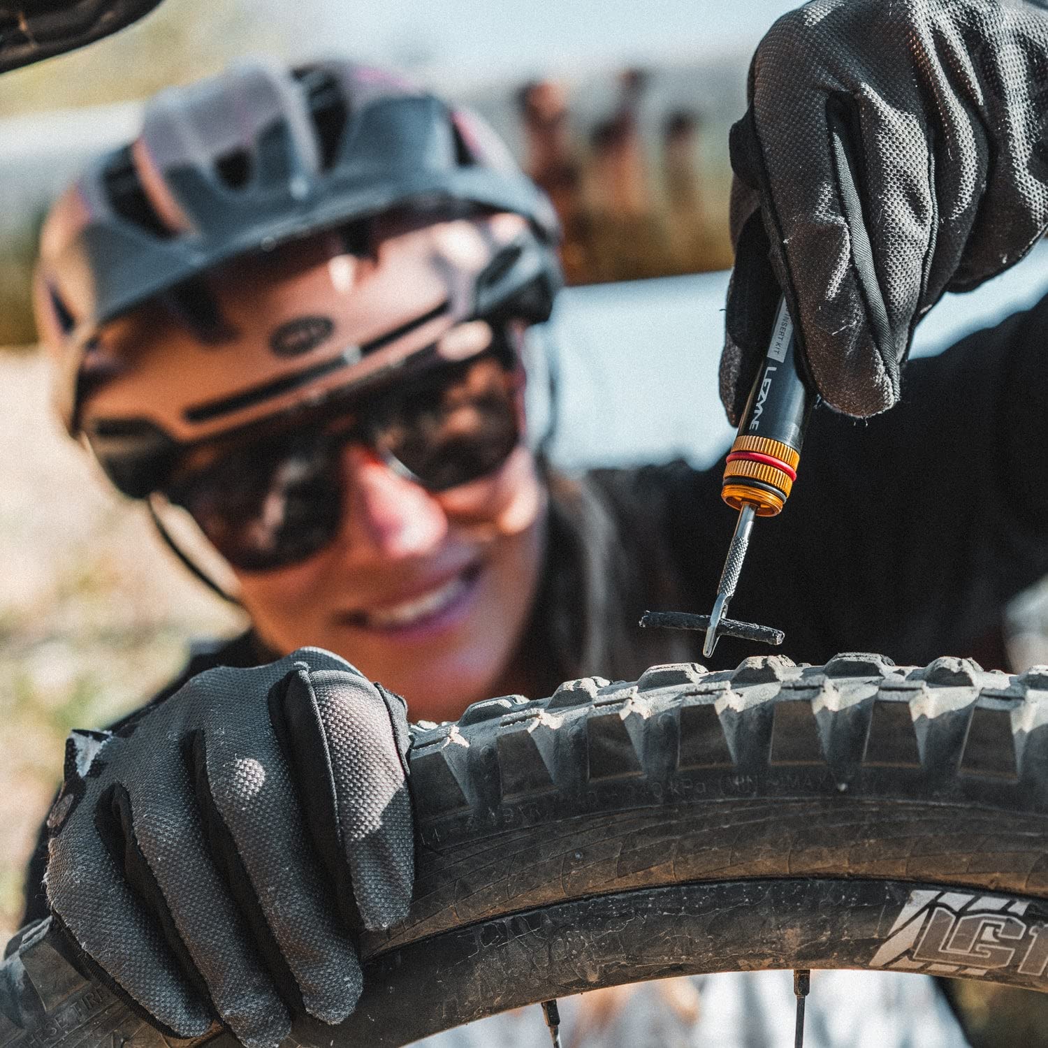 LEZYNE DUAL Tubeless Bike Tire Repair Kit - Complete Puncture Repair Tool Set with Valve Core Tool & Sealant (Black) - Perfect for Mountain Biking, Road Cycling & Emergency Trailside Repairs