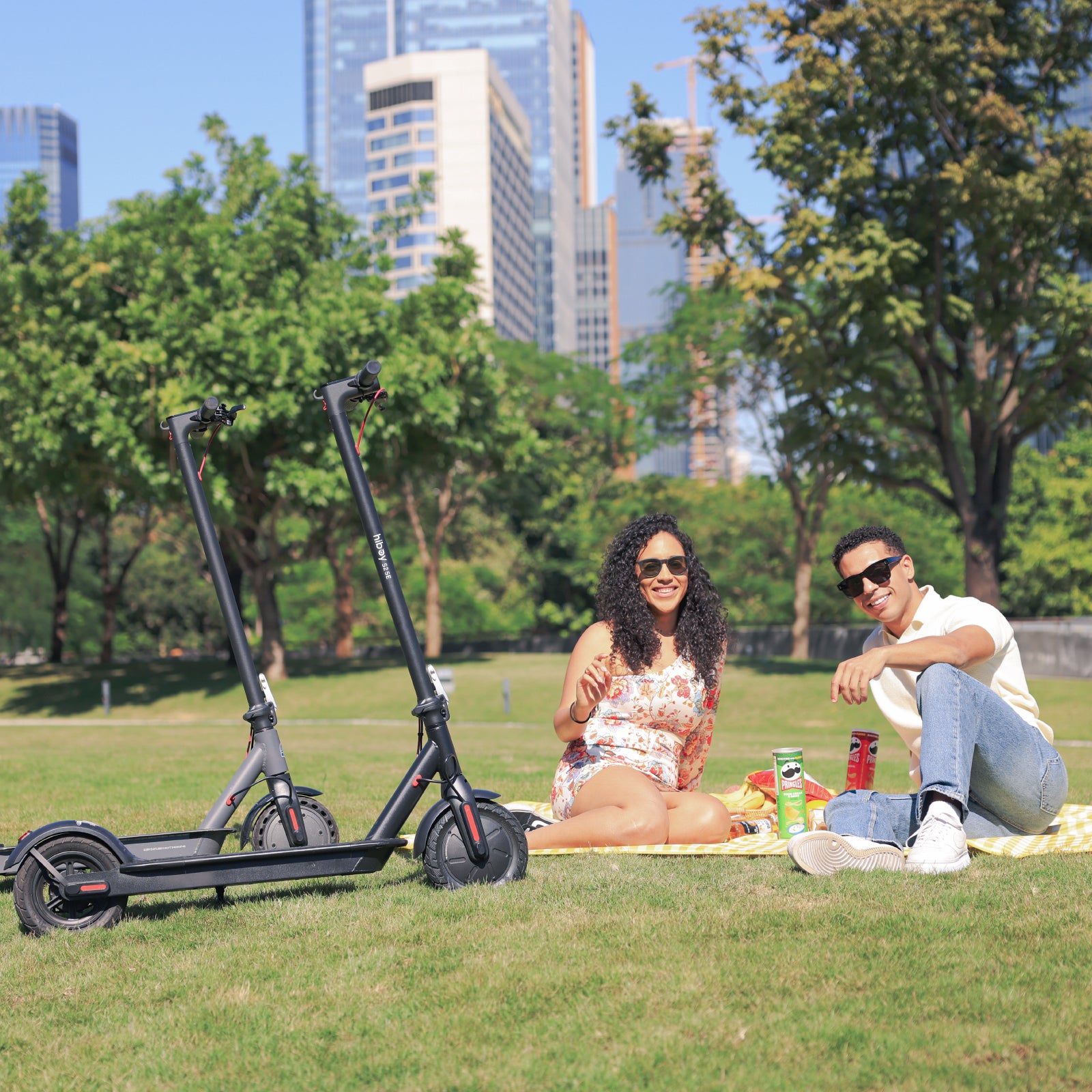 Hiboy S2 SE Refurbished Electric Scooter for Adults - 350W Motor, 18.6MPH & 17 Mile Range - Perfect for Commuting, Campus & Urban Travel