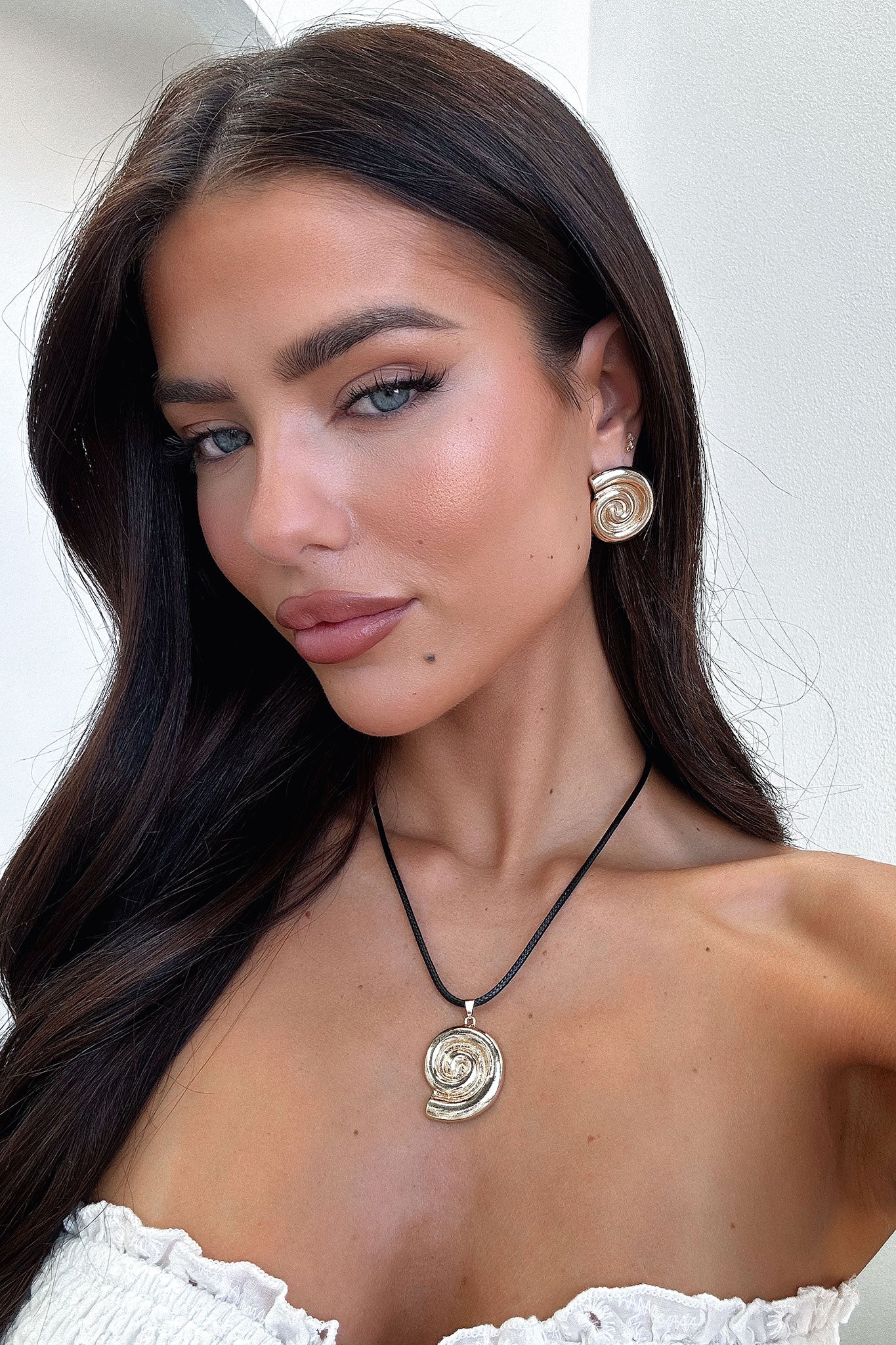 Elegant Gold Cove Earrings for Women - Dainty & Minimalist Hoop Earrings for Everyday Wear | Perfect for Parties, Weddings & Office Outfits