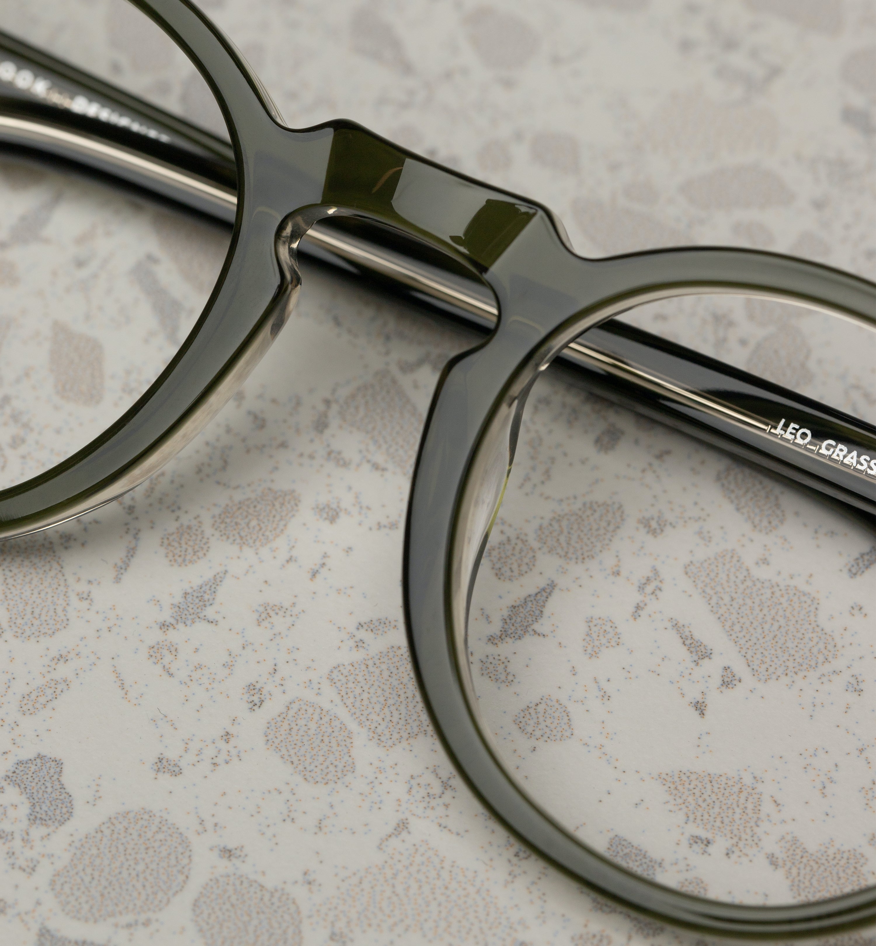 Stylish Leo Eyeglasses for Men & Women - Trendy Lightweight Frame with UV Protection - Perfect for Reading, Driving & Daily Wear