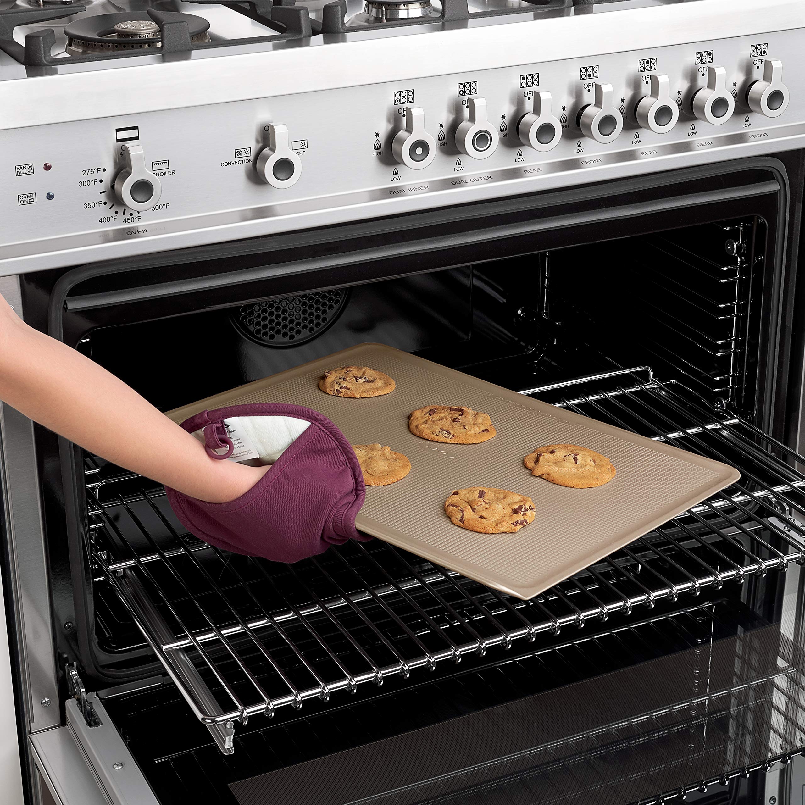 OXO Good Grips Heat Resistant Silicone Oven Mitt & Pot Holder Set (2-Piece) - Non-Slip Kitchen Gloves for Baking, Grilling & Cooking - Perfect for Hot Pans, Baking Sheets & Dutch Ovens