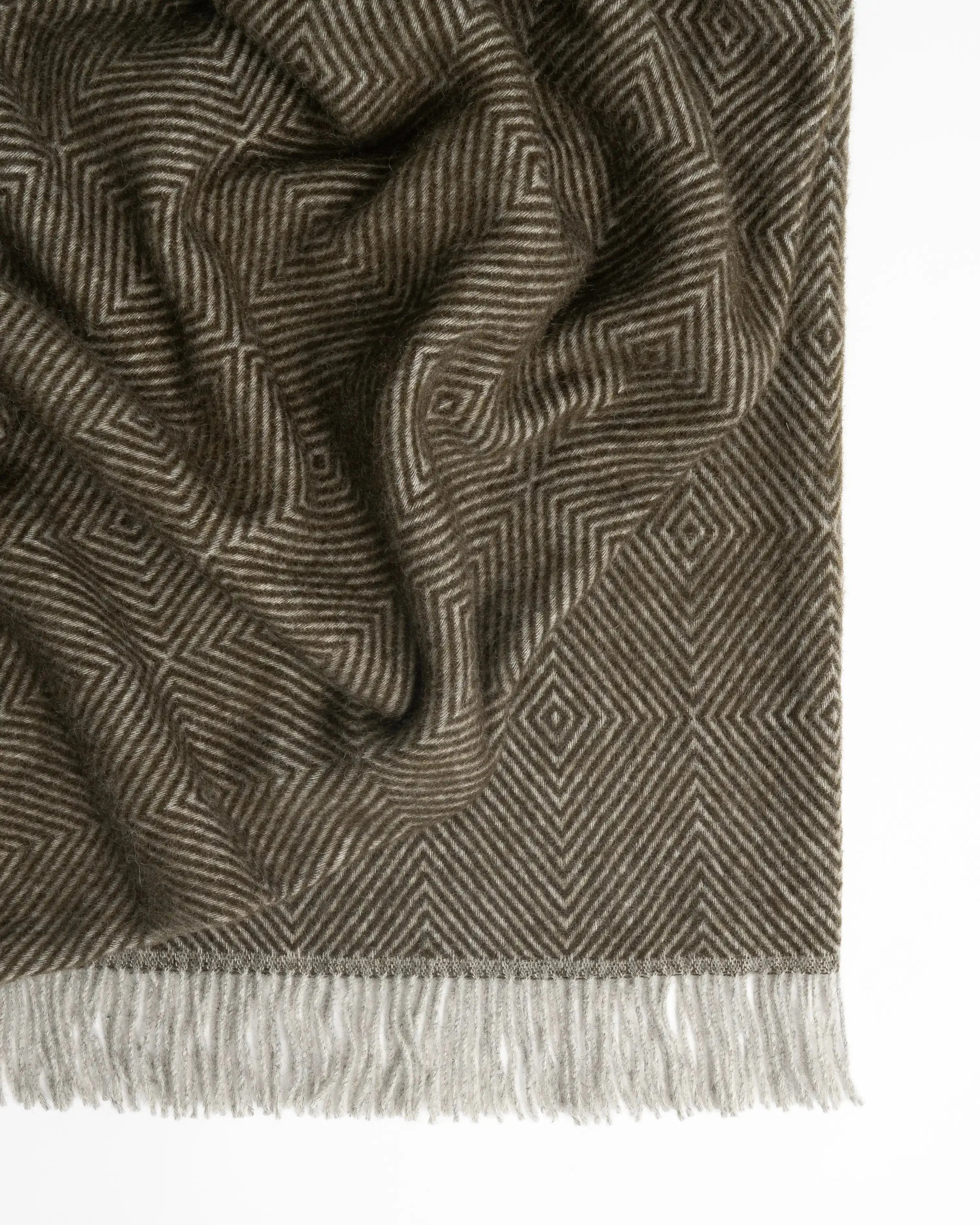 Nordic Style Knitted Throw Blanket - Soft & Cozy Kelp Green Home Decor for Living Room, Bedroom, or Sofa