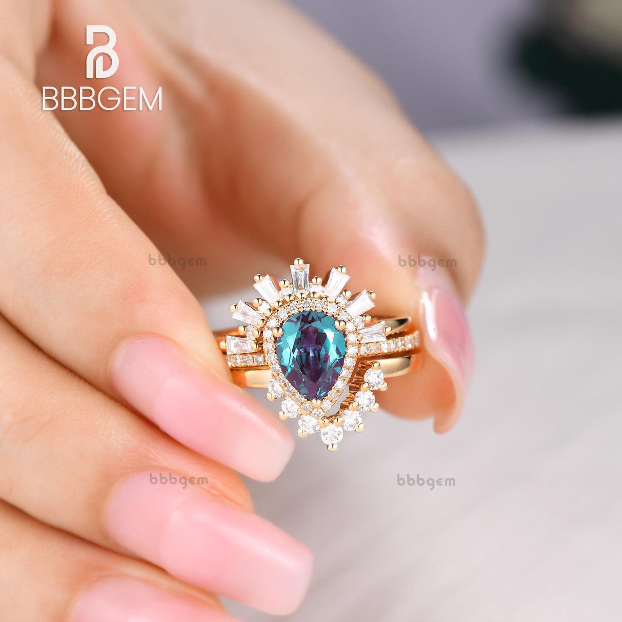 3Pcs Pear Shaped Alexandrite Vintage Engagement Ring Wedding Set - Elegant Bridal Jewelry for Proposals, Anniversaries & Special Occasions