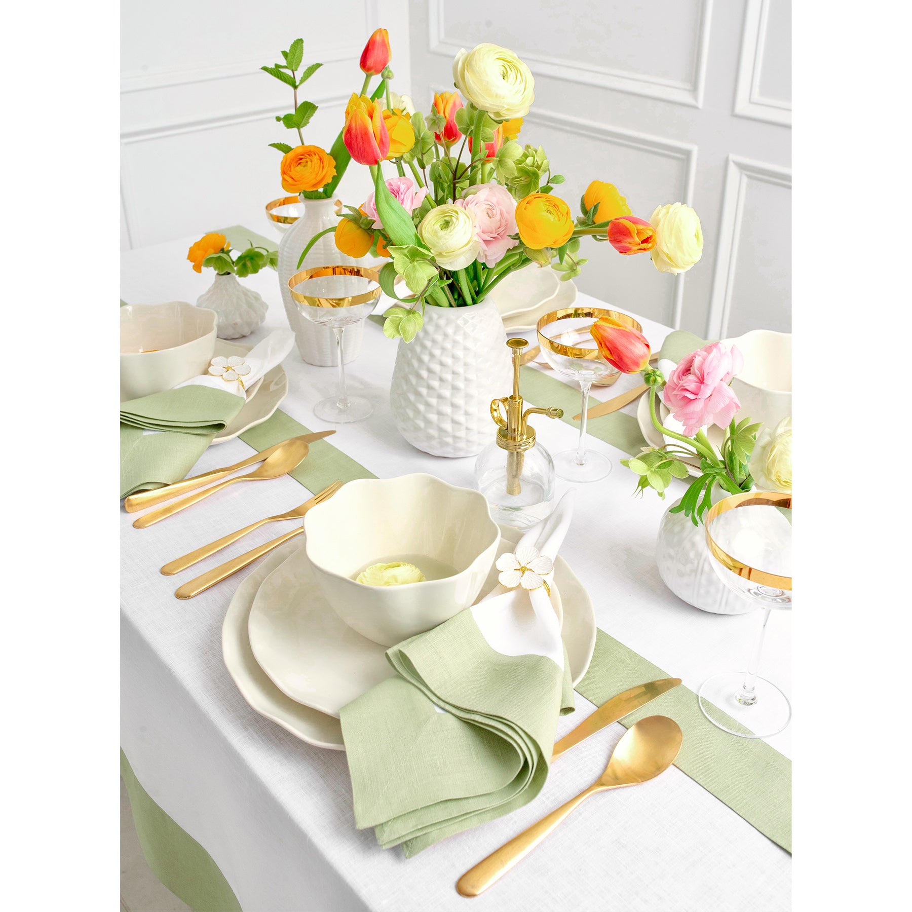 Elegant Contempo Napkins - Set of 4 Premium Cotton Dinner Napkins for Formal Dining, Parties & Special Occasions