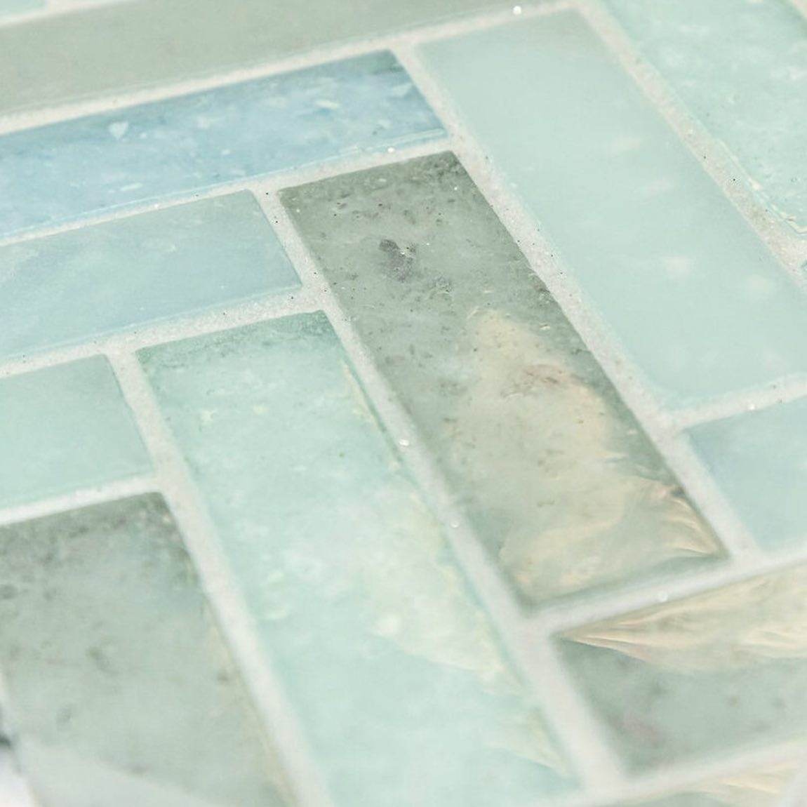 Premium Fluid Herringbone Glass Tile Y Blend - Elegant Mosaic Backsplash for Kitchen & Bathroom - Perfect for Home Renovation & Interior Design