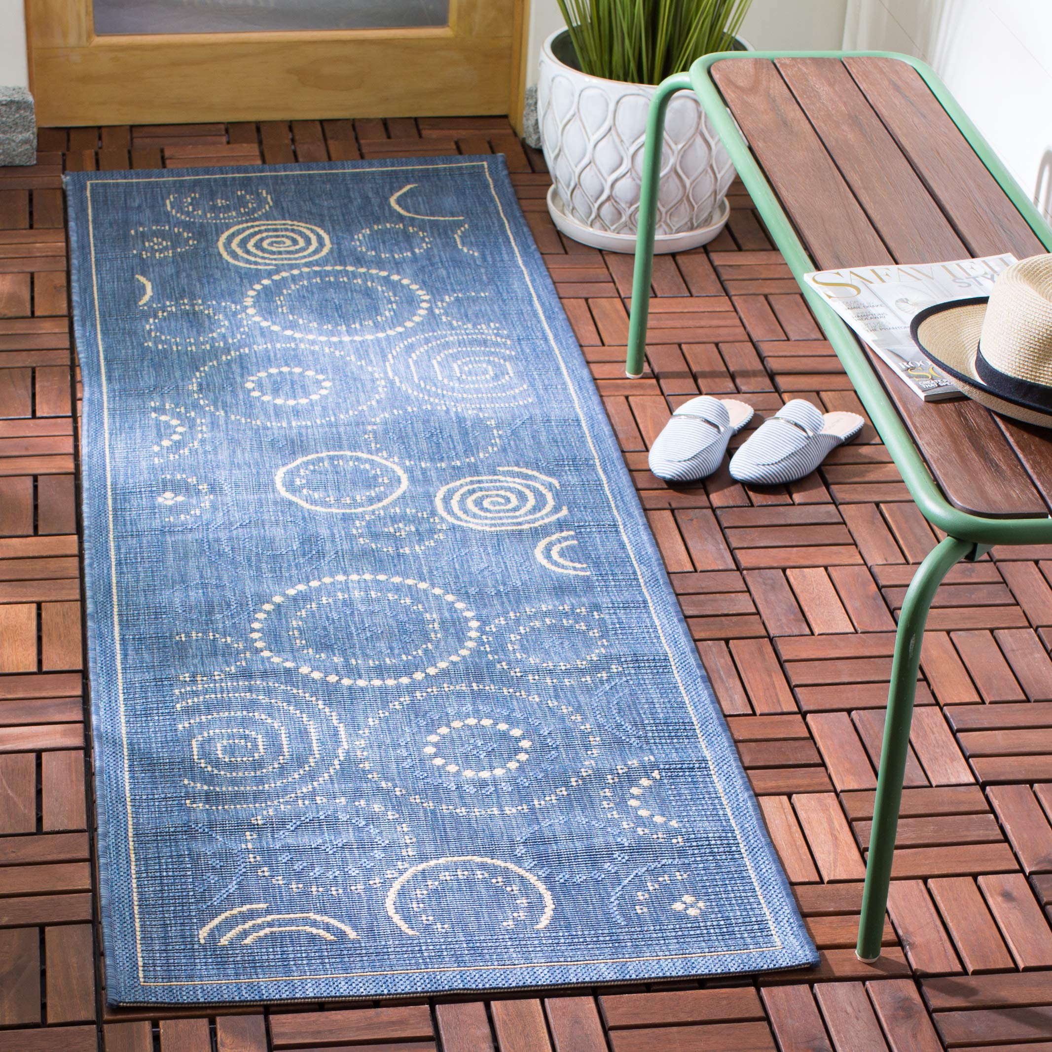 SAFAVIEH Courtyard Collection Runner Rug - 2'3