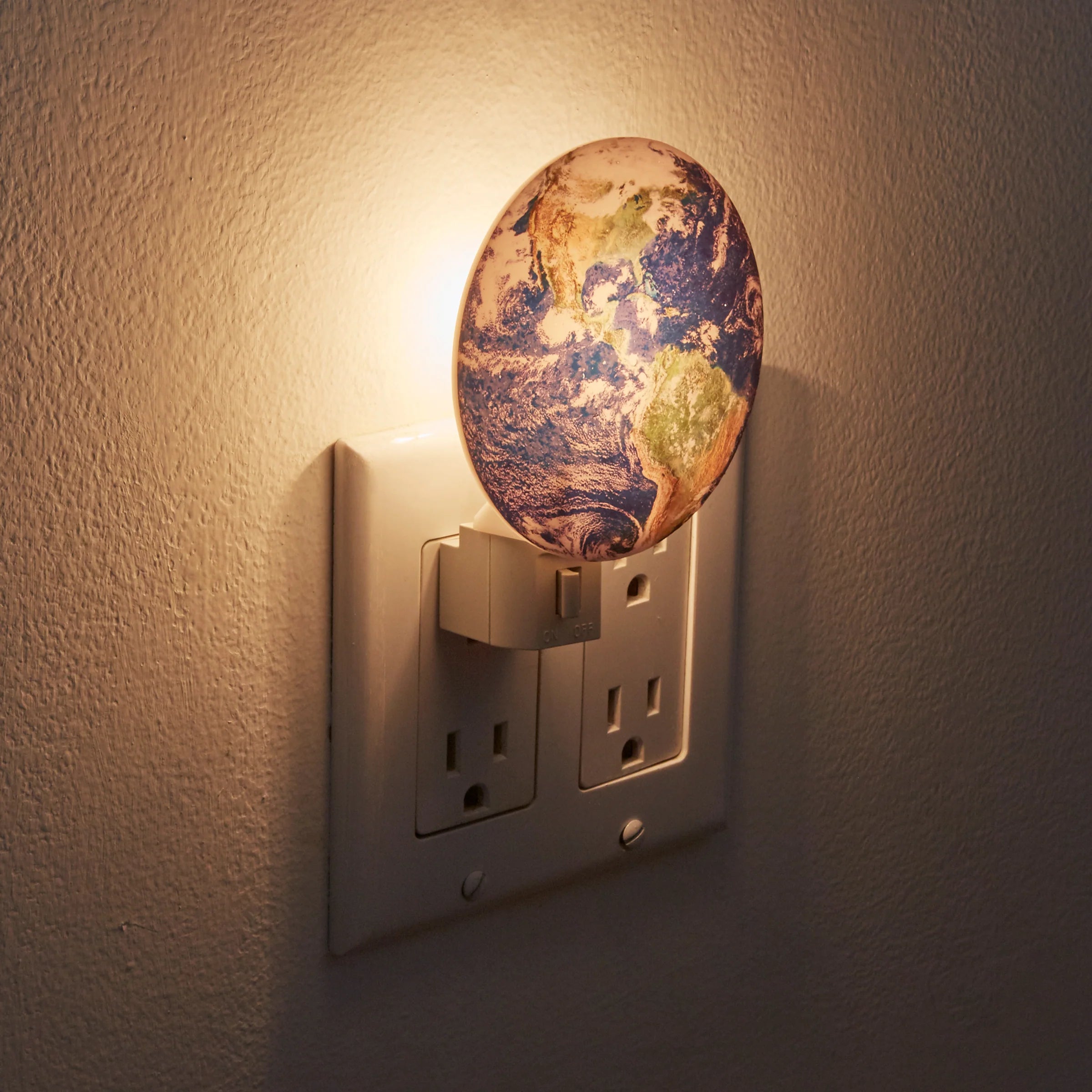 Earth Night Light - Soothing LED Night Light for Kids & Adults - Perfect for Bedrooms, Nurseries, Hallways & Bathrooms