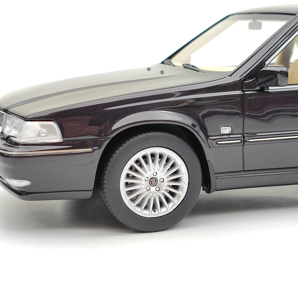 1/18 Scale Volvo S90 Royal Level 3 1998 Blackberry Resin Model Car - Purple Collectible Toy Car Gift for Adults & Kids | Display, Collection, Birthday Present