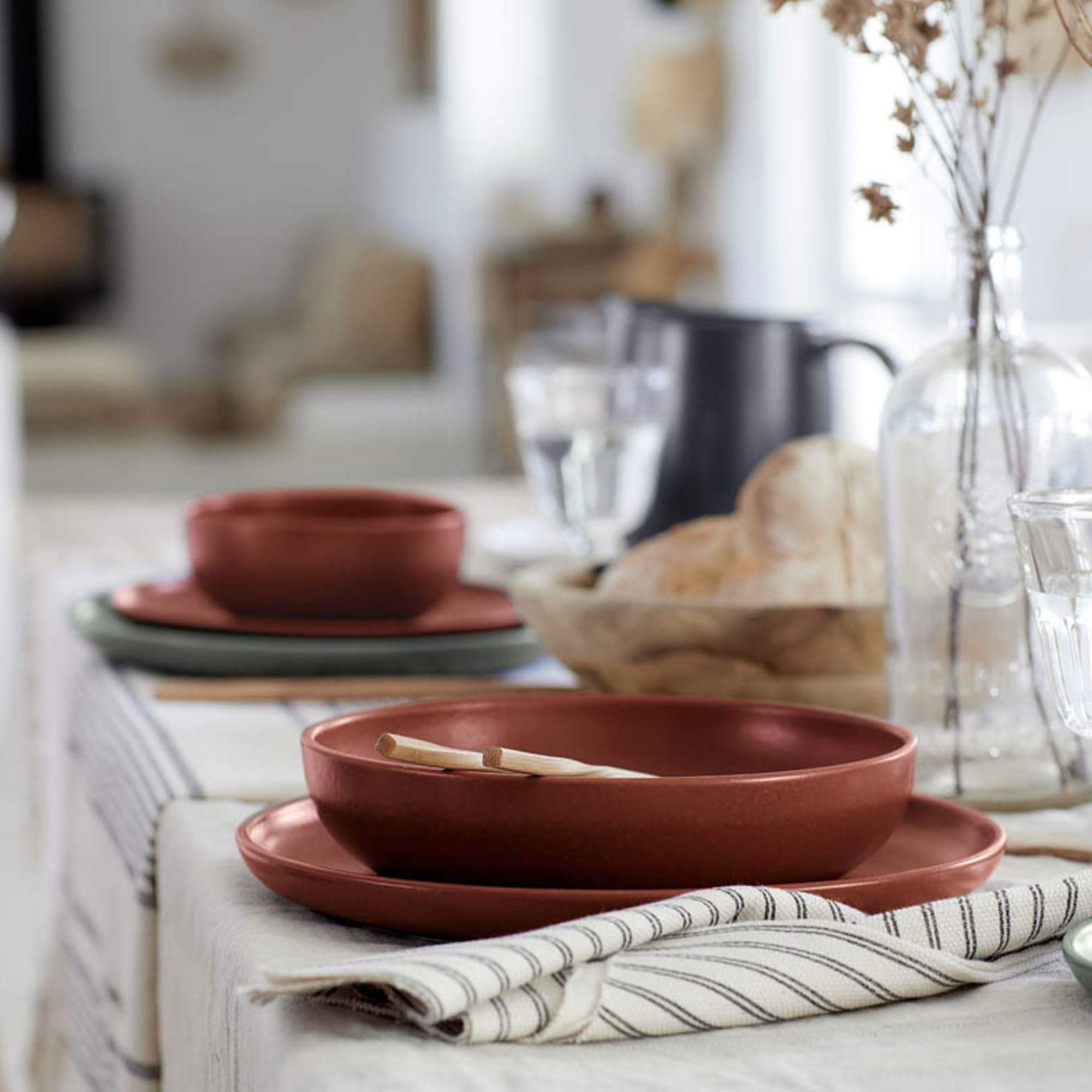 Casafina Ceramic Stoneware 11'' Dinner Plate - Pacifica Collection in Cayenne | Microwave & Dishwasher Safe | Food Safe Glazed Stoneware | Restaurant Quality Dinnerware for Home & Commercial Use | Perfect for Everyday Dining, Entertaining & Restaurant Service