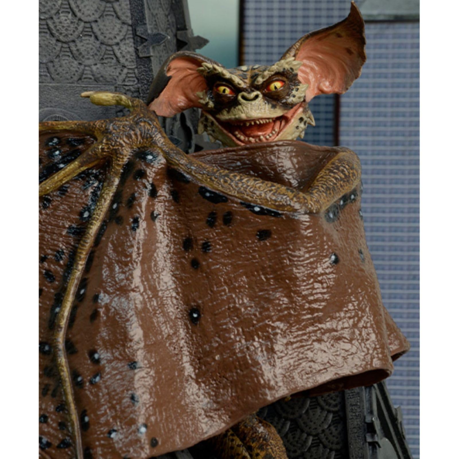 NECA Gremlins 2 Deluxe Bat Gremlin 6-Inch Action Figure with 18-Inch Wingspan & Display Stand - Collectible Movie Toy for Horror Fans, Gift for Gremlins Lovers - Perfect for Display, Collection & Role Play Scenes