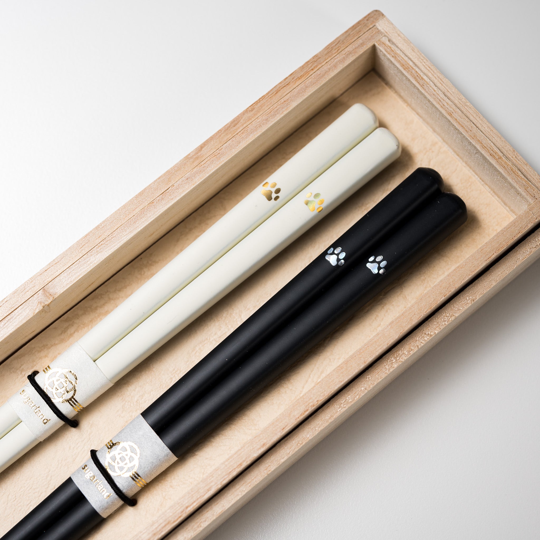 Premium Japanese Chopsticks Gift Set - Elegant Cat Design with Non-Slip Pads - Perfect for Sushi, Asian Cuisine & Home Dining Gifts