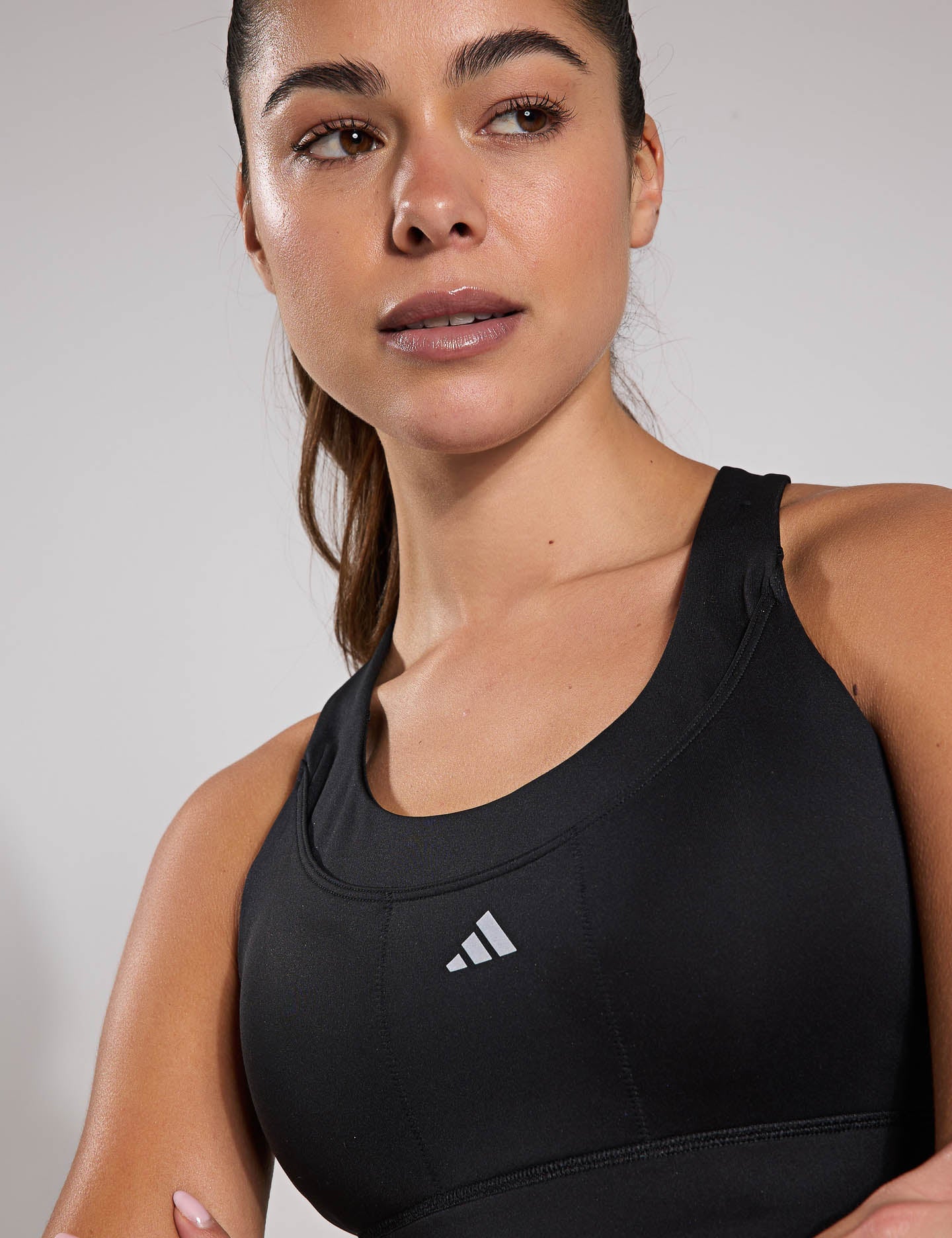 Run Pocket Medium Support Bra - Black | Comfortable & Supportive Sports Bra for Running, Yoga & Workouts