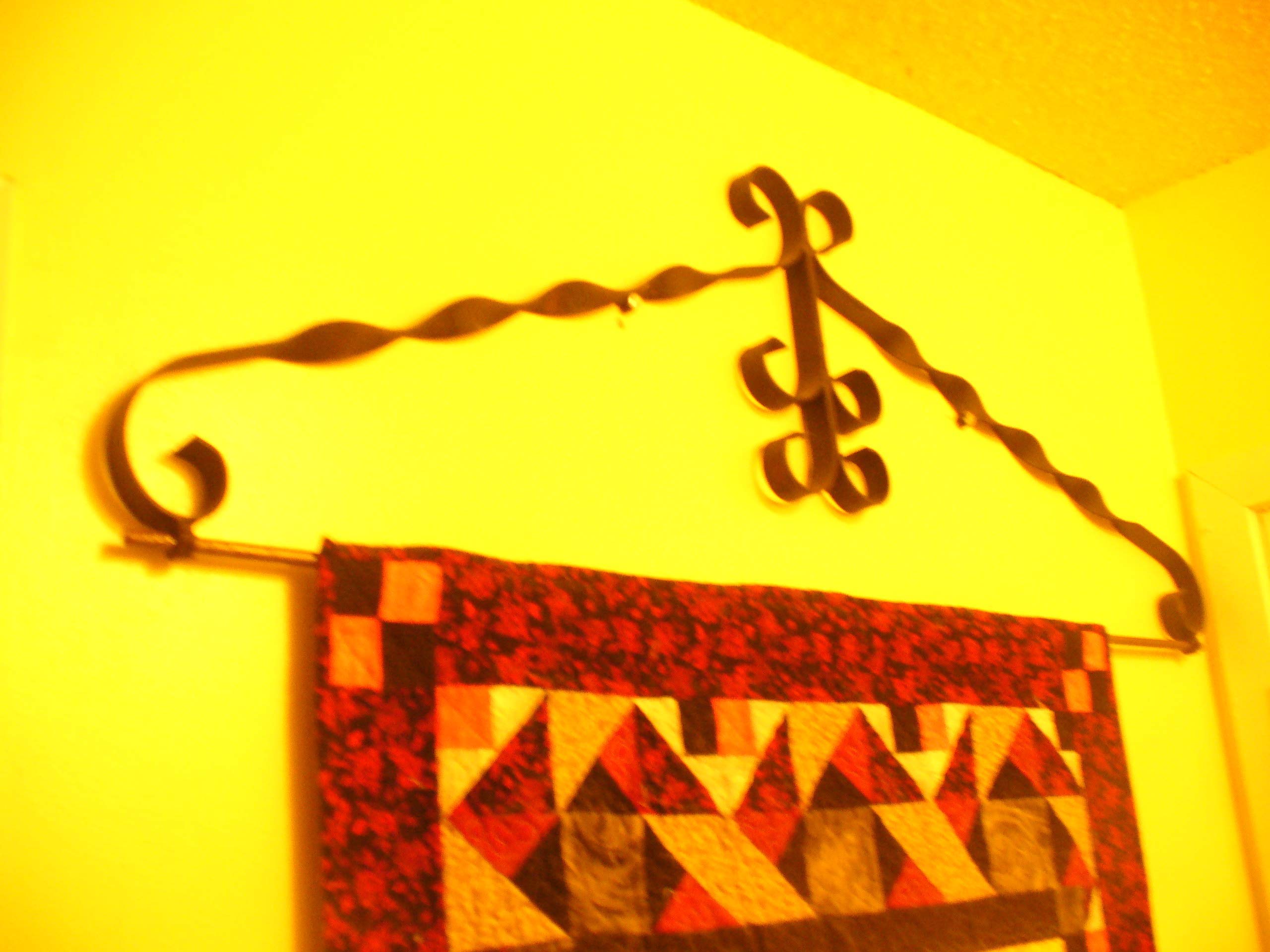 Handmade Quilt Wall Hanger - Decorative Fabric Display Hook for Bedspreads, Blankets & Tapestries - Perfect for Home Decor, Bedroom & Living Room Wall Organization