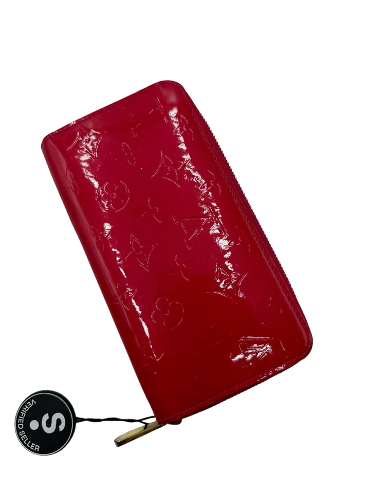 Louis Vuitton Pink Patent Leather Women's Wallet - Luxury Designer Wallet for Women - Perfect for Everyday Use & Gift Giving