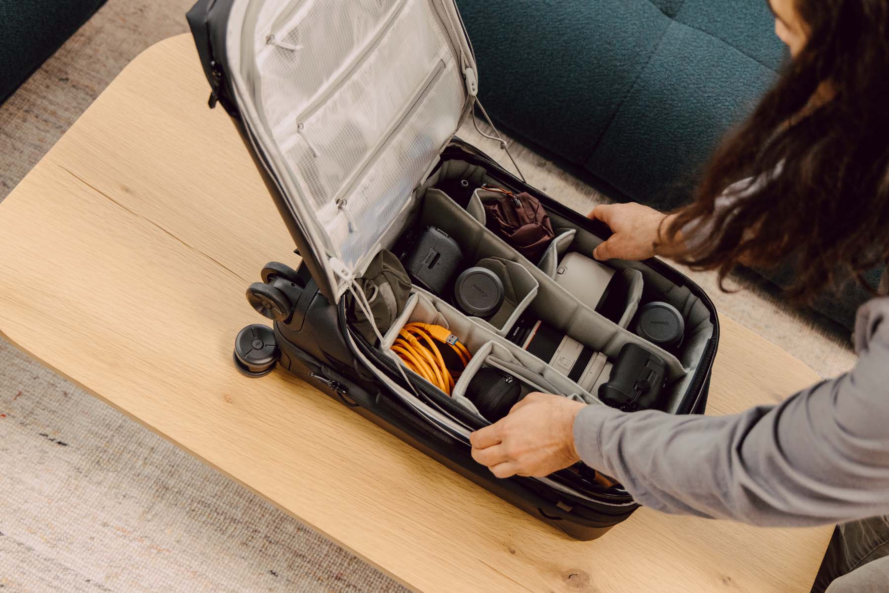 Peak Design Roller Pro Carry On Luggage - Premium Expandable Travel Suitcase with TSA Lock, Lightweight & Durable for Business Trips & International Travel