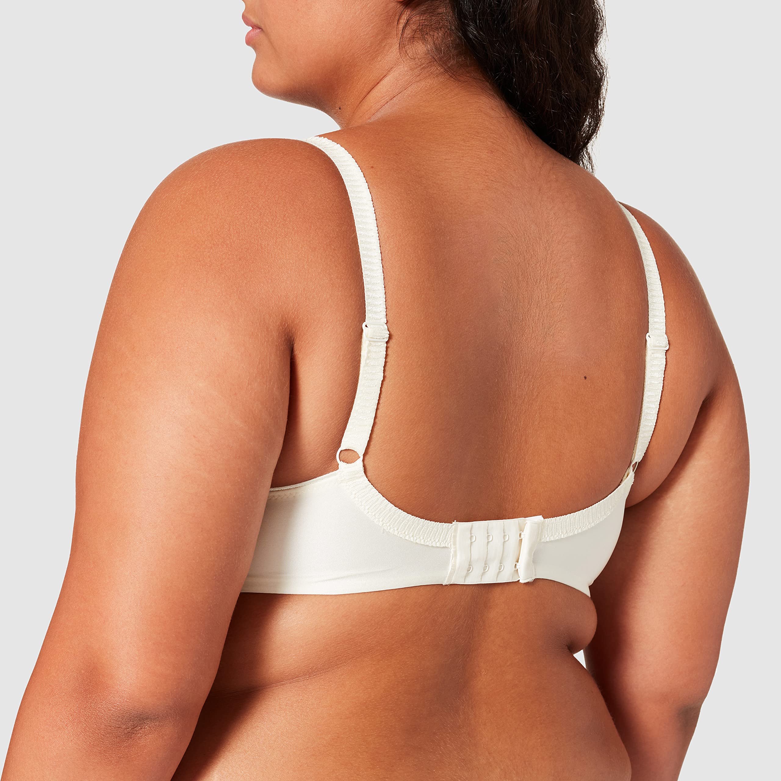 Chantelle Women's 6762 Orangerie Underwire Lace Plunge Bra - Sexy Comfort for Everyday Wear & Special Occasions