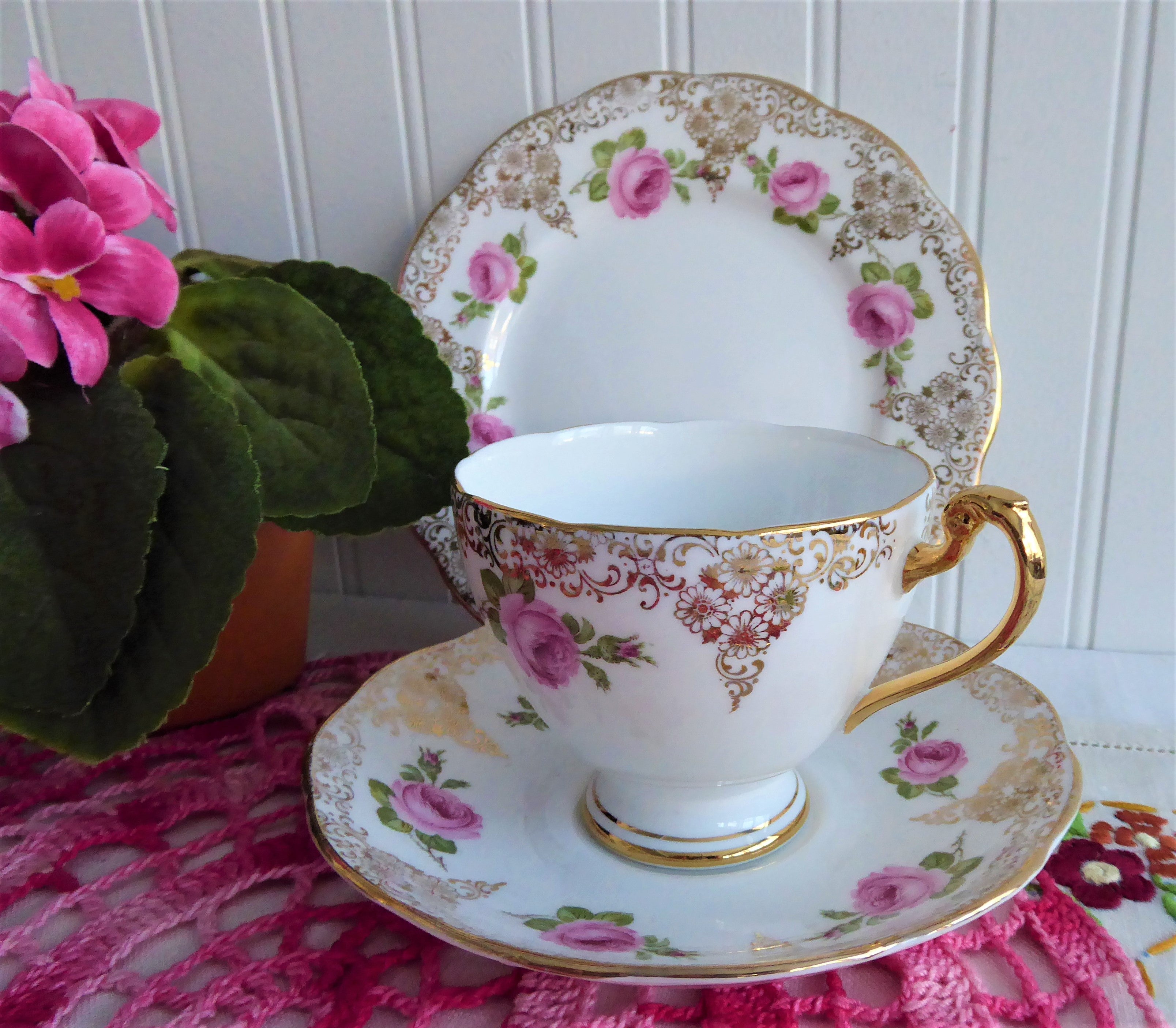 Vintage Roslyn Pink Rose Gold Filigree Tea Cup Set - English Bone China Cup, Saucer & Plate (1950s) - Perfect for Afternoon Tea, Bridal Showers & Antique Collectors