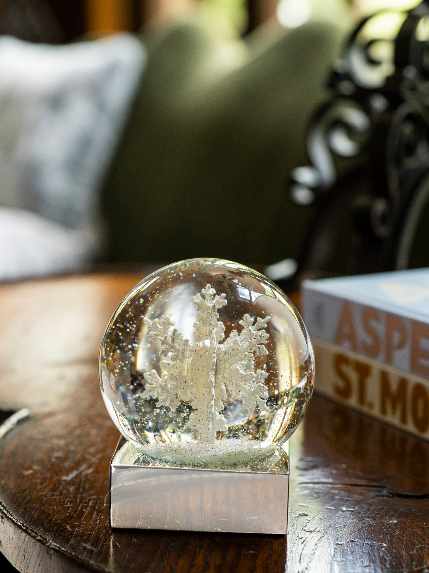 Snowflake Snow Globe - Winter Wonderland Decoration for Home, Office & Gifts | Perfect for Christmas Decor, Holiday Parties & Seasonal Displays