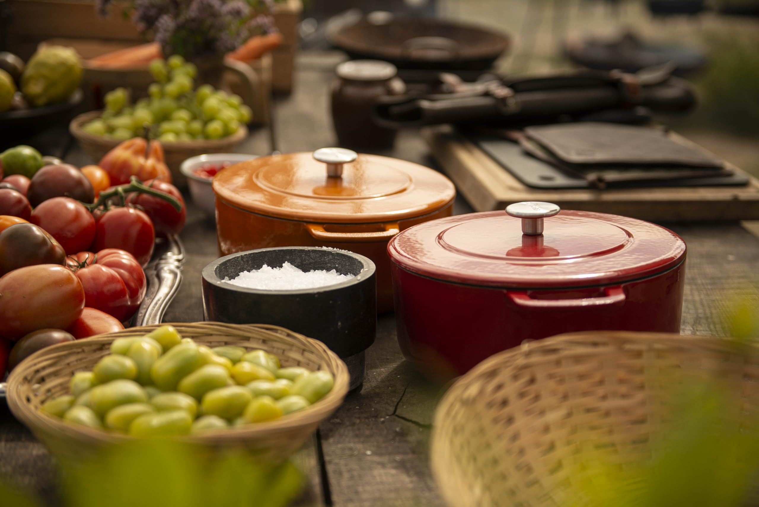 Premium Sous-Chef Dutch Oven - 5.5 Quart Enameled Cast Iron Pot with Lid - Perfect for Braising, Baking, Stewing & Camping - Oven & Stovetop Safe (Red)