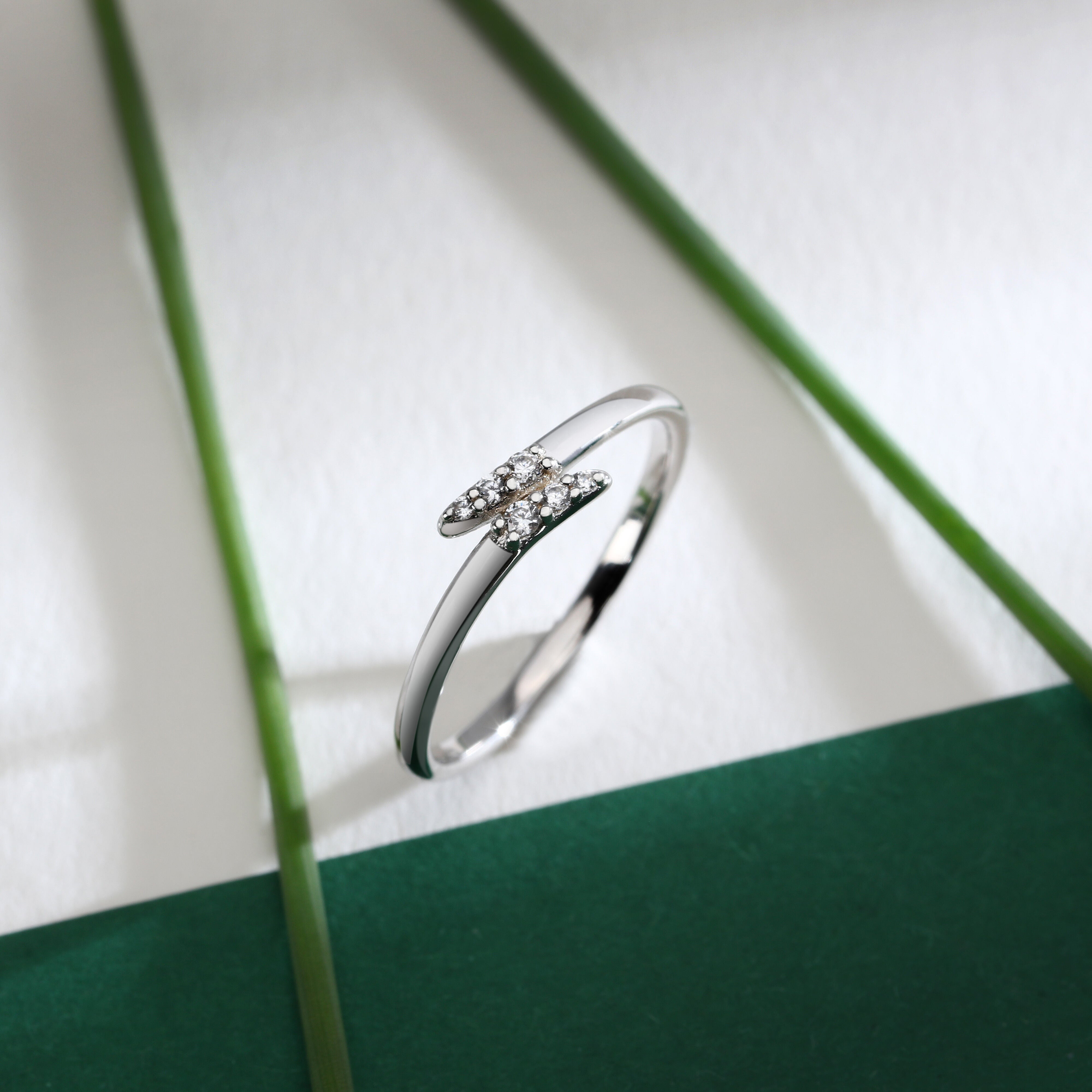 ANELLO DONNA LIVE DIAMOND CONTEMPORARY DIAMOND LDW006101010 - Elegant Diamond Ring for Women, Perfect for Engagement, Wedding & Anniversary Gifts