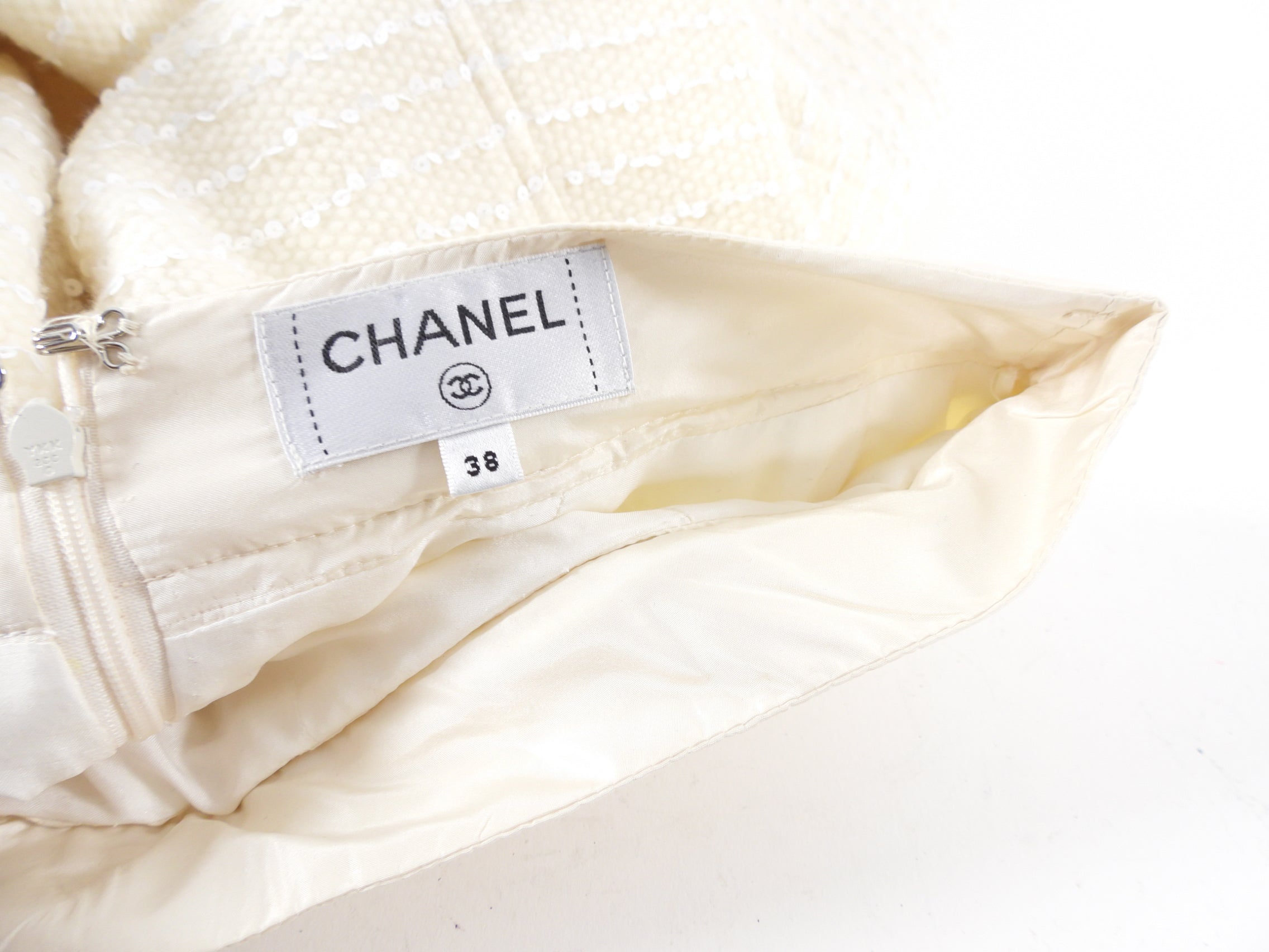 Chanel Pre Fall 2021 Ivory Sequin Skirt Size 26 Waist - Elegant Evening Wear for Parties & Special Occasions