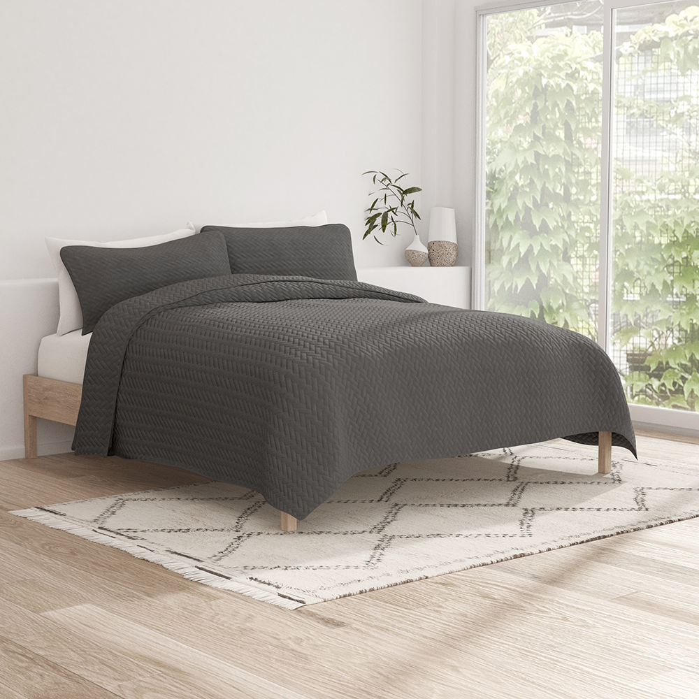 3 Piece Herringbone Quilted Coverlet Set - Queen Size Bedding with Matching Pillow Shams - Perfect for Guest Rooms & Master Bedrooms