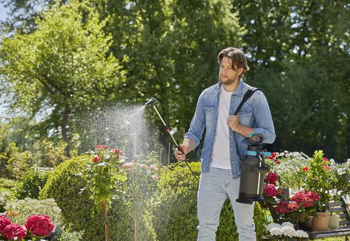 Gardena 5L Pressure Sprayer for Garden & Lawn - Heavy Duty Hand Pump Sprayer for Pesticides, Fertilizers & Cleaning Solutions - Perfect for Home, Yard & Outdoor Use