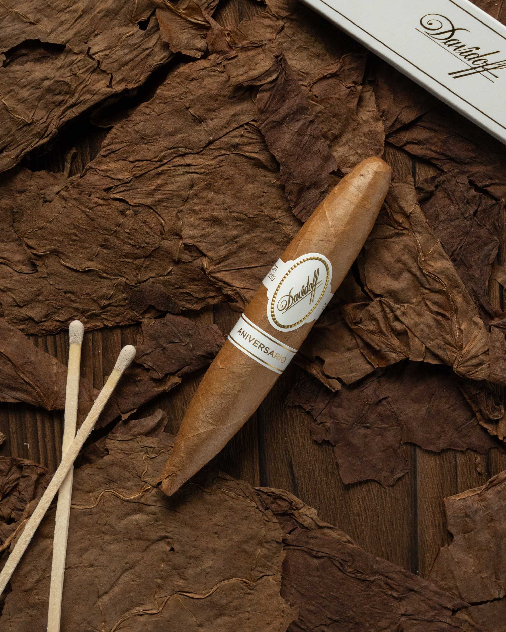 Davidoff Aniversario Short Perfecto Cigar - Premium Handmade Dominican Cigar for Special Occasions & Celebrations | Perfect for Gifts, Anniversaries & Relaxing Evenings