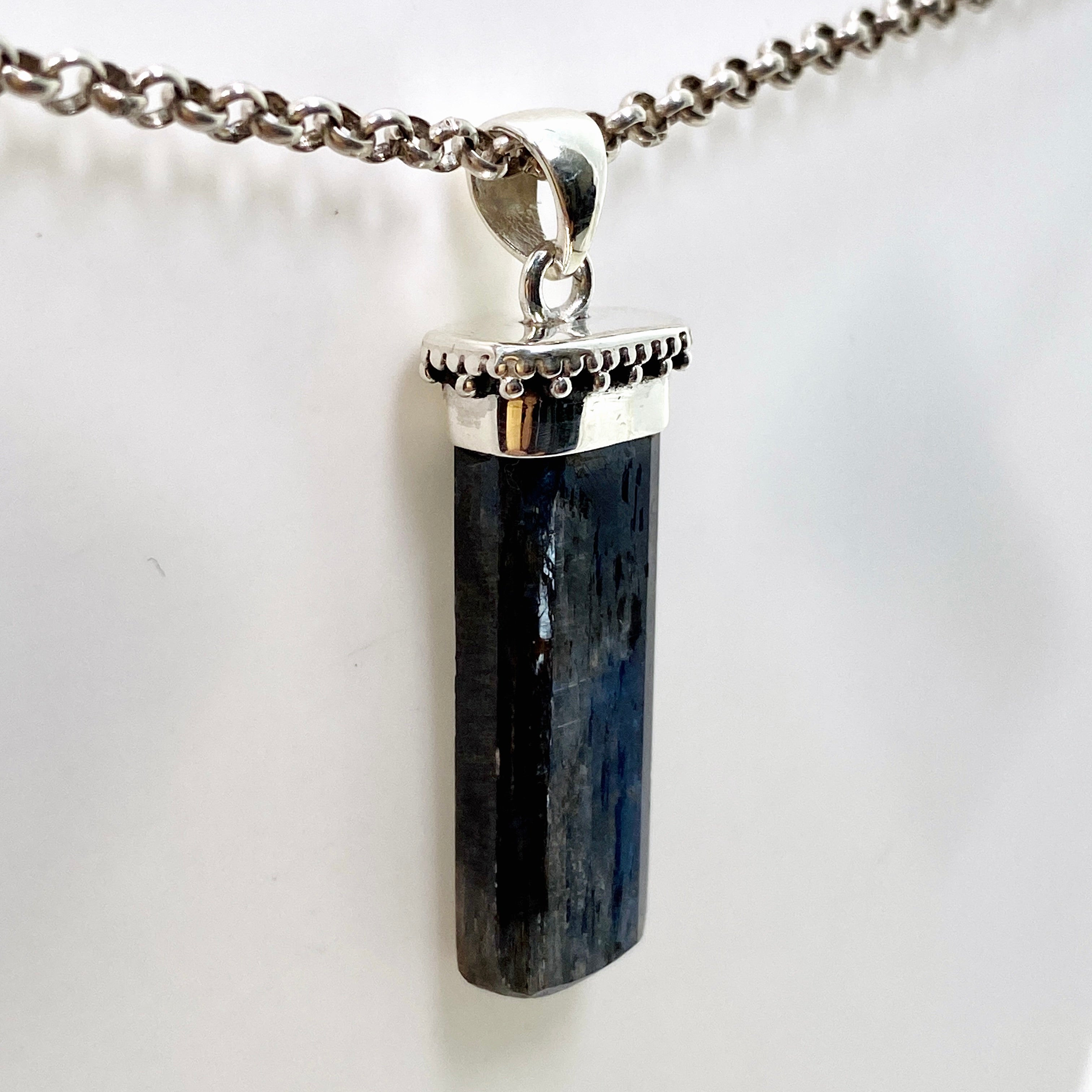 Blue Kyanite Crystal Pendant Necklace - Natural Healing Stone Jewelry KPGJ4621 for Meditation, Energy Balancing & Spiritual Protection