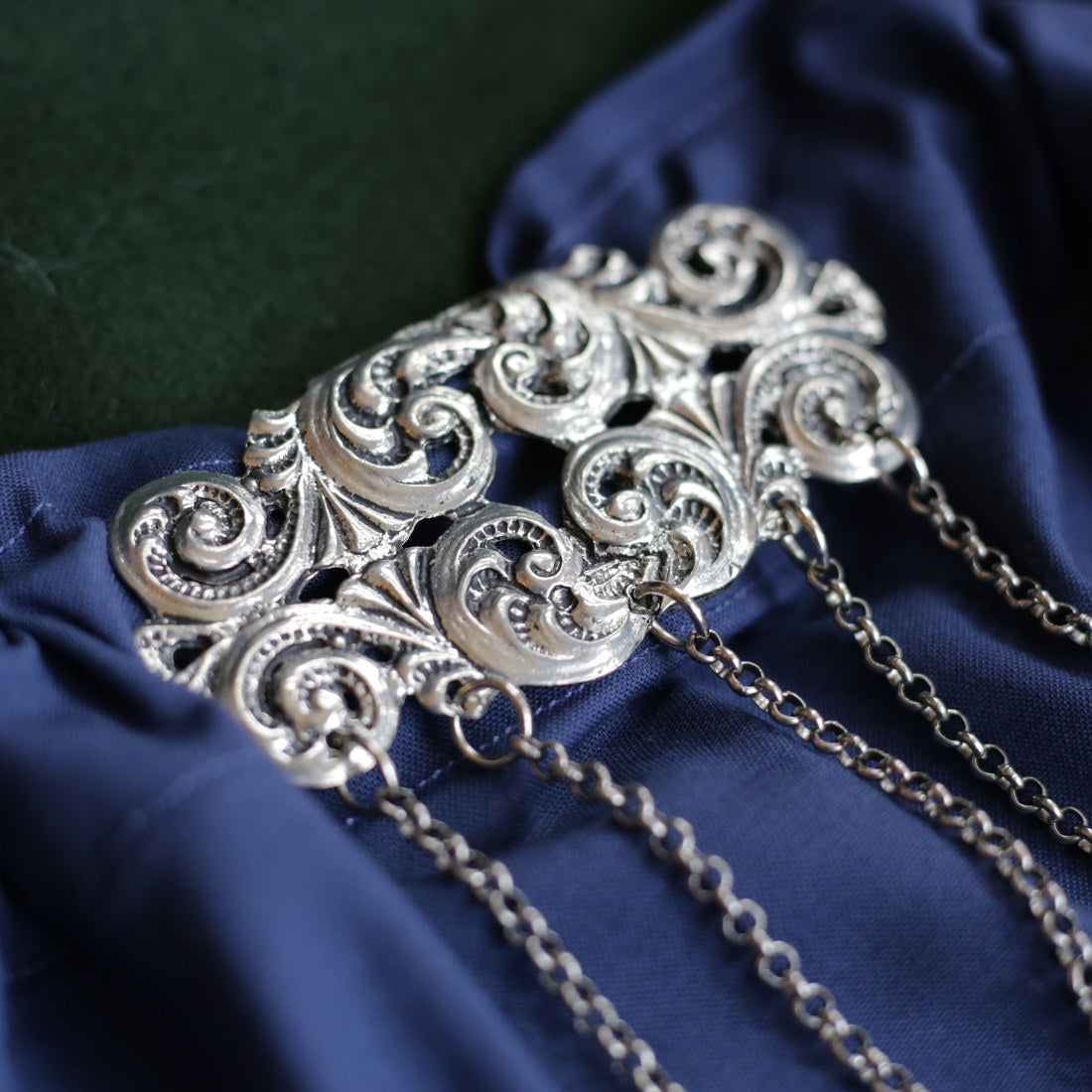 Exquisite Florentine Chatelaine - Vintage Style Belt Hook for Keys & Accessories - Perfect for Renaissance Fairs & Historical Reenactments