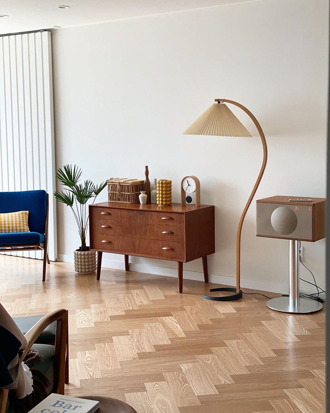 Modern Caprani Floor Lamp - Adjustable LED Standing Light for Living Room, Bedroom & Office - Warm White & Cool White Lighting Options - Perfect for Reading, Working & Relaxing