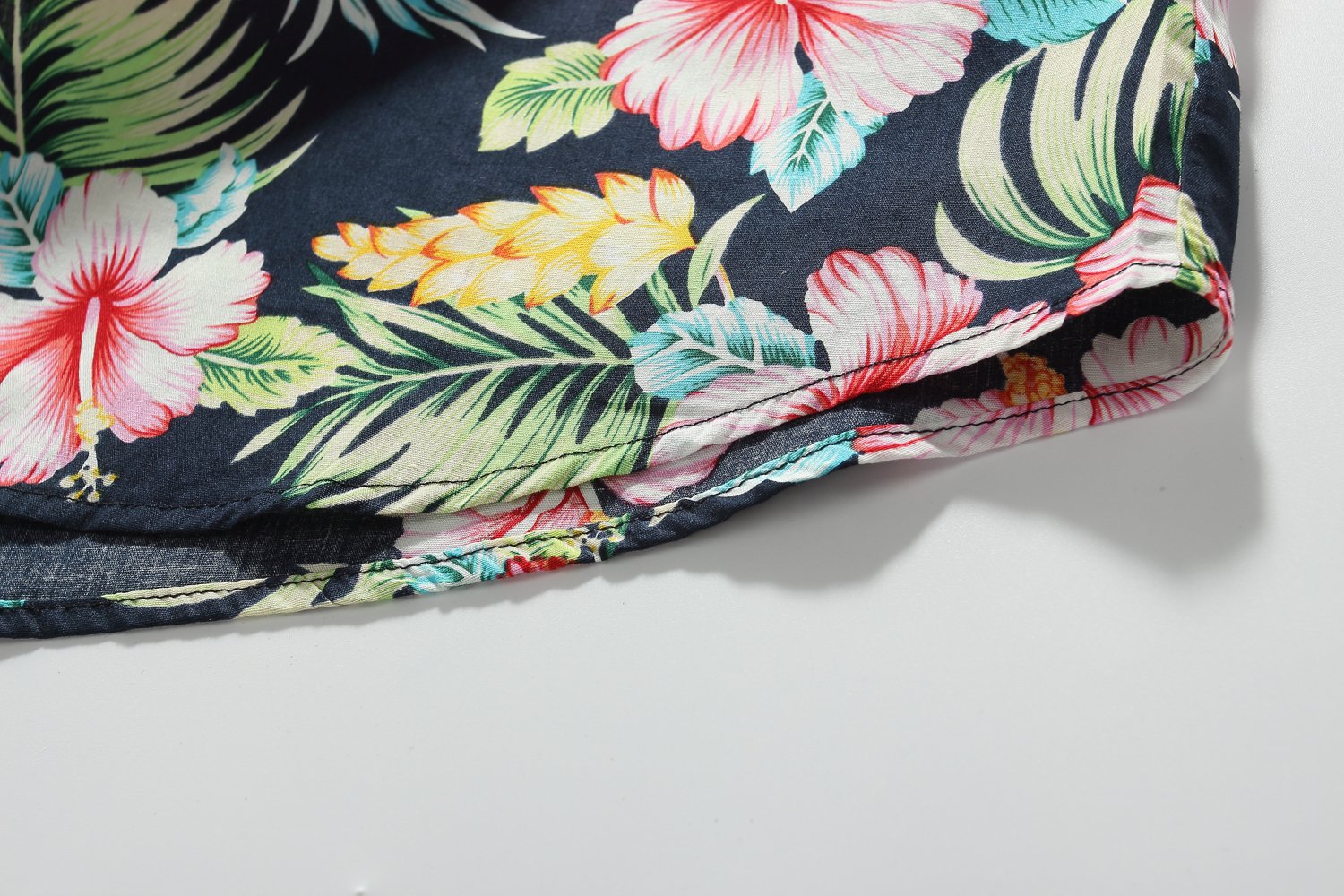 Men's Hawaiian Shirt - Tropical Floral Short Sleeve Button Down Shirt for Beach Vacation, Summer Party & Casual Wear | Breathable & Comfortable