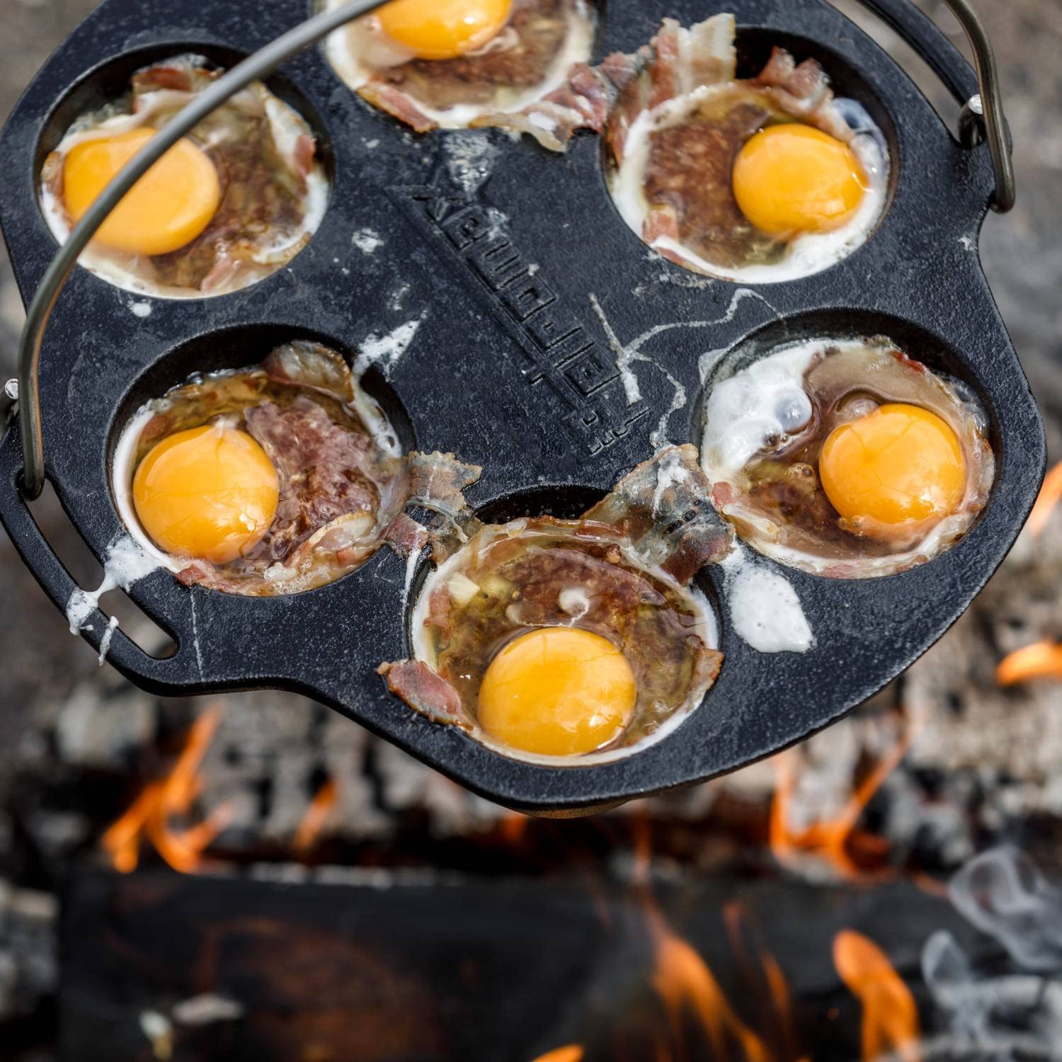 Petromax Pre-Seasoned Cast Iron Muffin Pan - 6 Cup Non-Stick Baking Tray for Oven, Grill & Campfire - Perfect for Muffins, Cupcakes & Camping Desserts