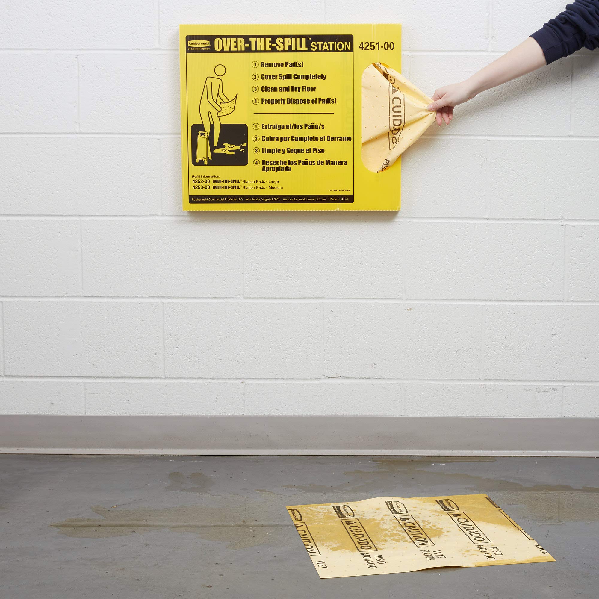 Rubbermaid Commercial Spill Absorbent Mat Pad Kit - Large Yellow Oil & Water Absorbing Pads for Fast Cleanup - Ideal for Restaurants, Offices, Facilities & Home Use - Perfect for Kitchen Spills, Garage Oil Leaks & Workplace Accidents