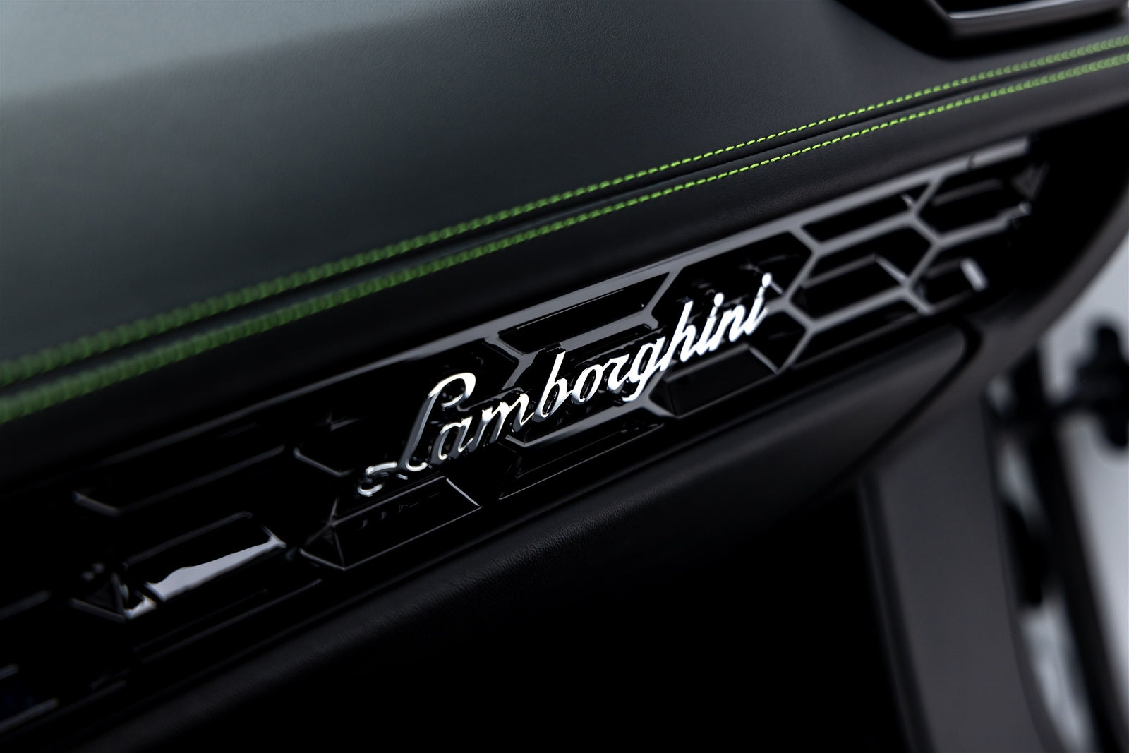 Lamborghini Huracan EVO 2WD Monza Aero Program CB 01 - High Performance Sports Car for Racing Enthusiasts | Perfect for Track Days and Supercar Events