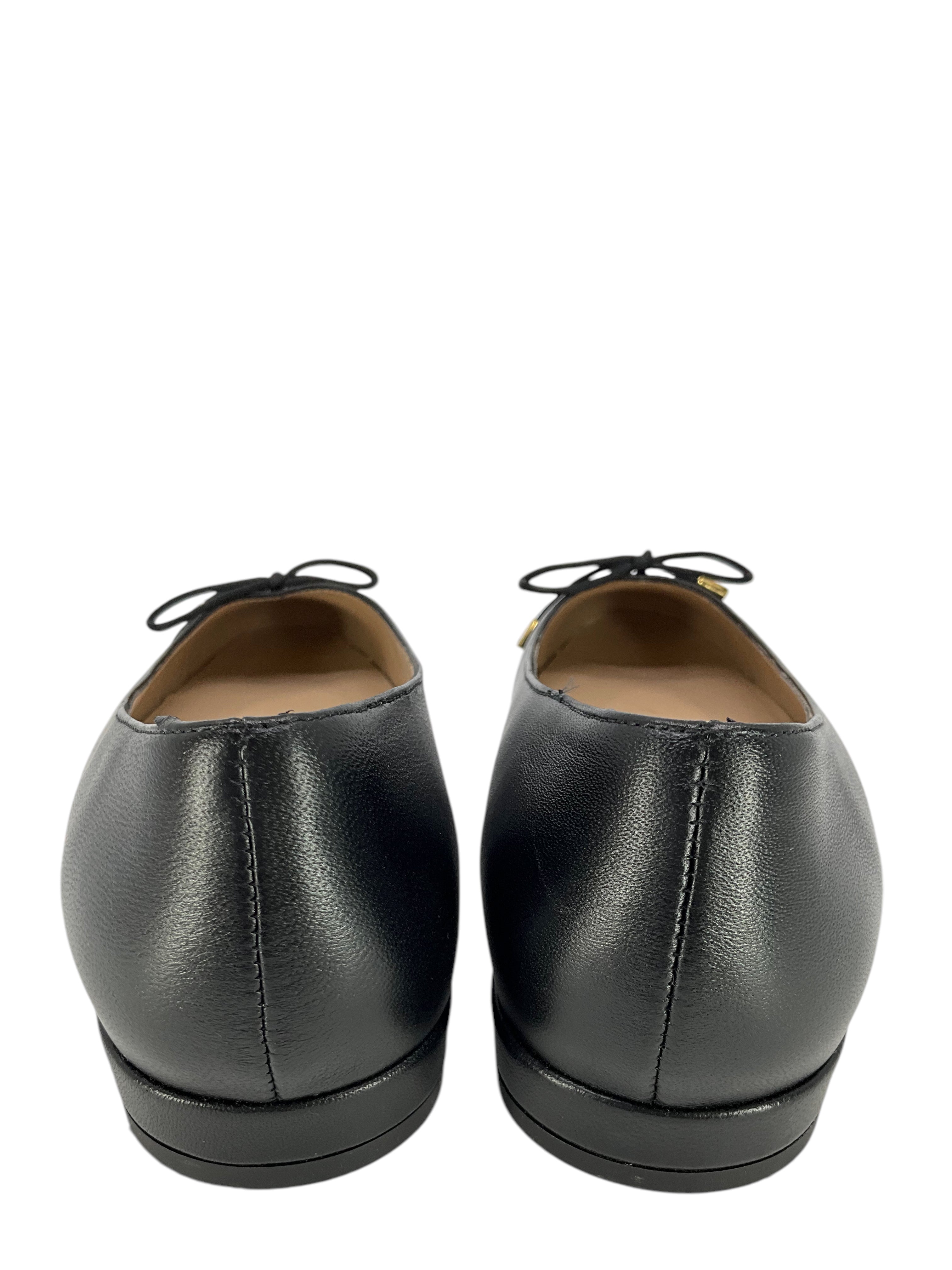 Stuart Weitzman Women's Sleek Mixed Leather Ballerina Flats - Comfortable & Stylish Ballet Shoes for Work, Travel & Everyday Wear (Available in Multiple Sizes)