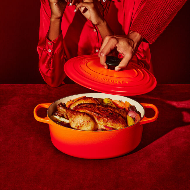 Le Creuset 4.7 Quart Oval French Oven in Meringue - Premium Enameled Cast Iron Dutch Oven for Braising, Roasting & Baking - Perfect for Family Dinners & Entertaining