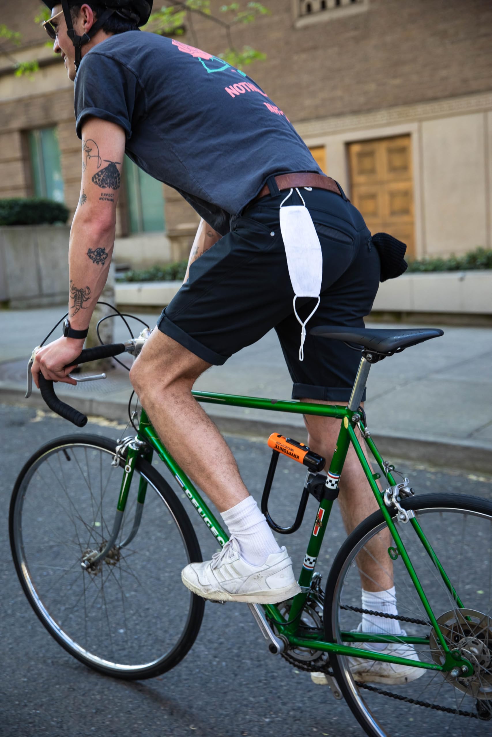 Kryptonite Evolution Mini-9 Bike U-Lock - 14mm Heavy Duty Anti-Theft Bicycle Lock with Mounting Bracket & Keys - Sold Secure Gold Certified High Security U-Lock for E-Bike, Scooter, Road & Mountain Bikes - Perfect for Urban Commuting, Campus Security & Outdoor Cycling